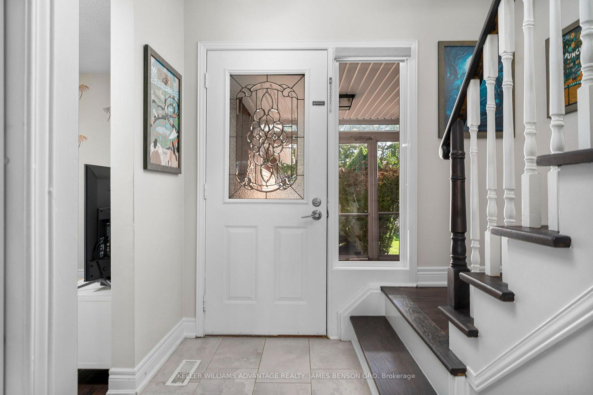 Photo 6 of 38 White Boulevard, Vaughan, Brownridge — HOMEH