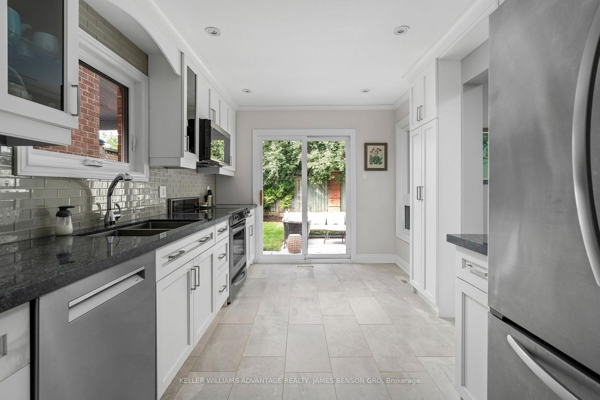 Photo 7 of 38 White Boulevard, Vaughan, Brownridge — HOMEH