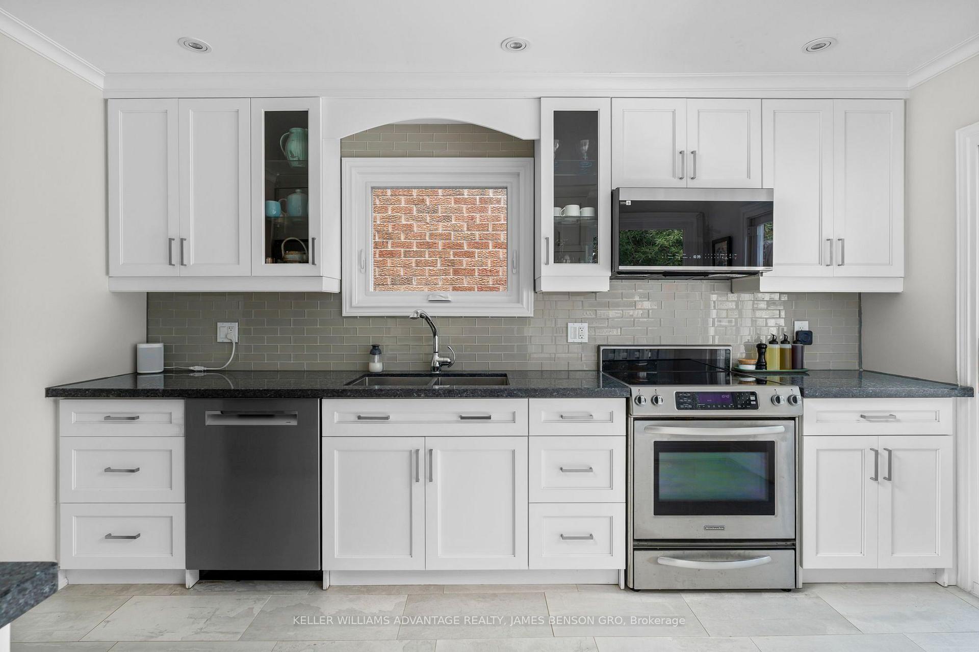 Photo 8 of 38 White Boulevard, Vaughan, Brownridge — HOMEH