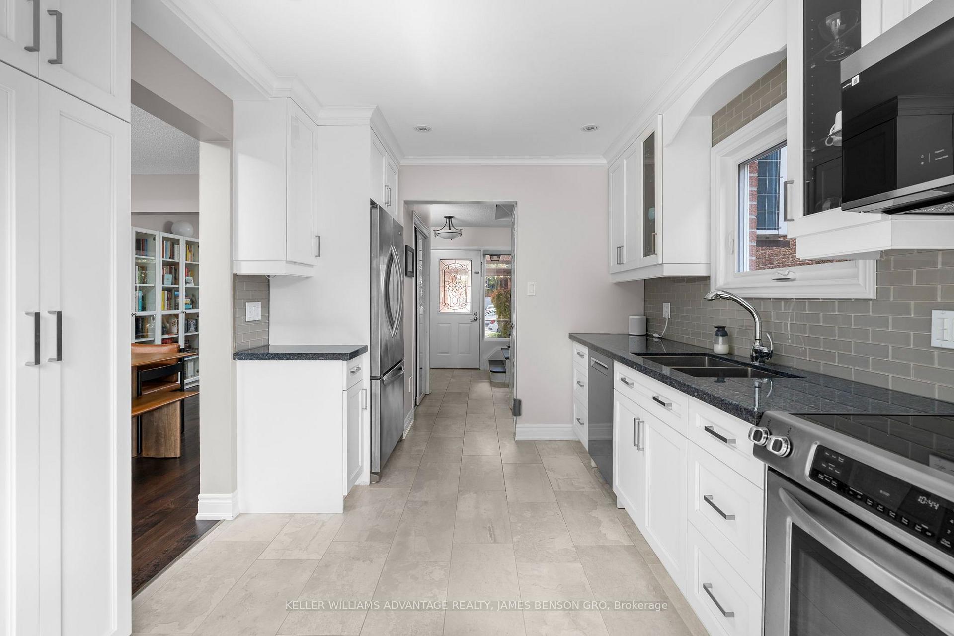 Photo 10 of 38 White Boulevard, Vaughan, Brownridge — HOMEH