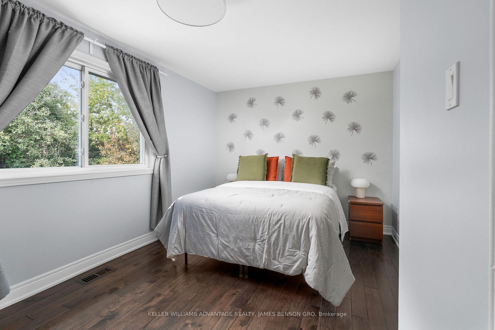 Photo 23 of 38 White Boulevard, Vaughan, Brownridge — HOMEH