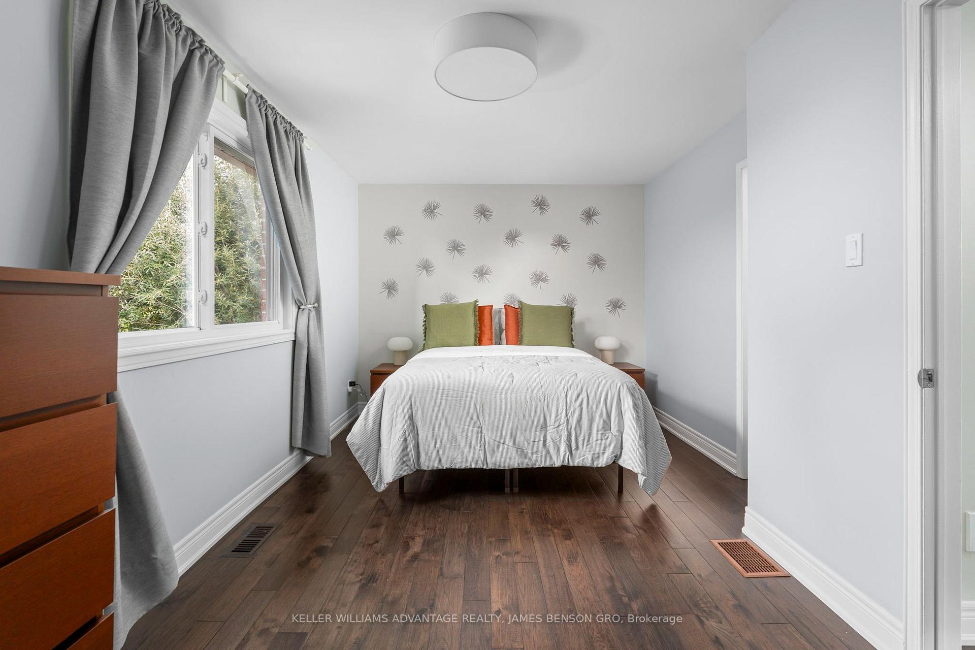 Photo 24 of 38 White Boulevard, Vaughan, Brownridge — HOMEH