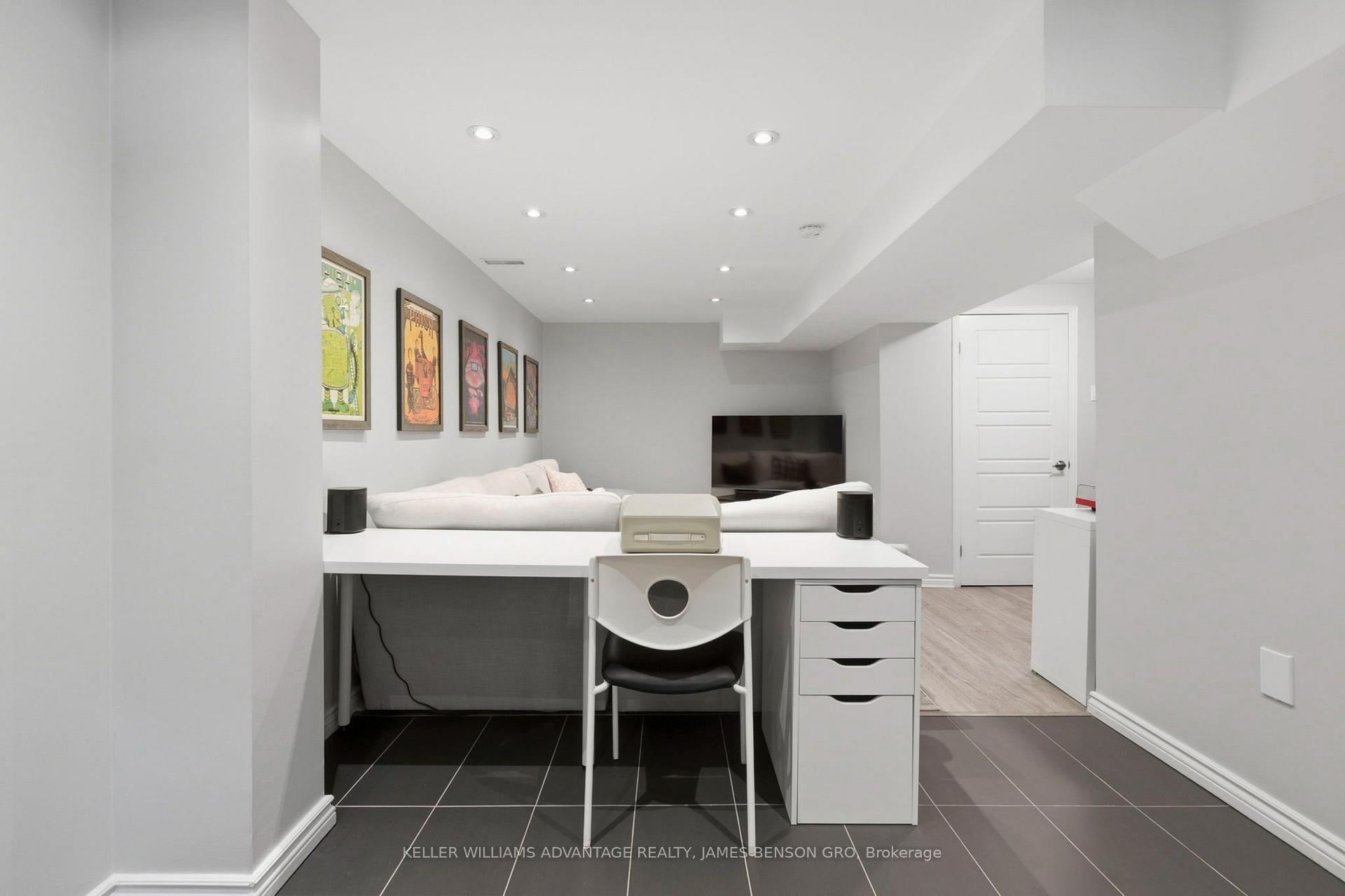 Photo 34 of 38 White Boulevard, Vaughan, Brownridge — HOMEH