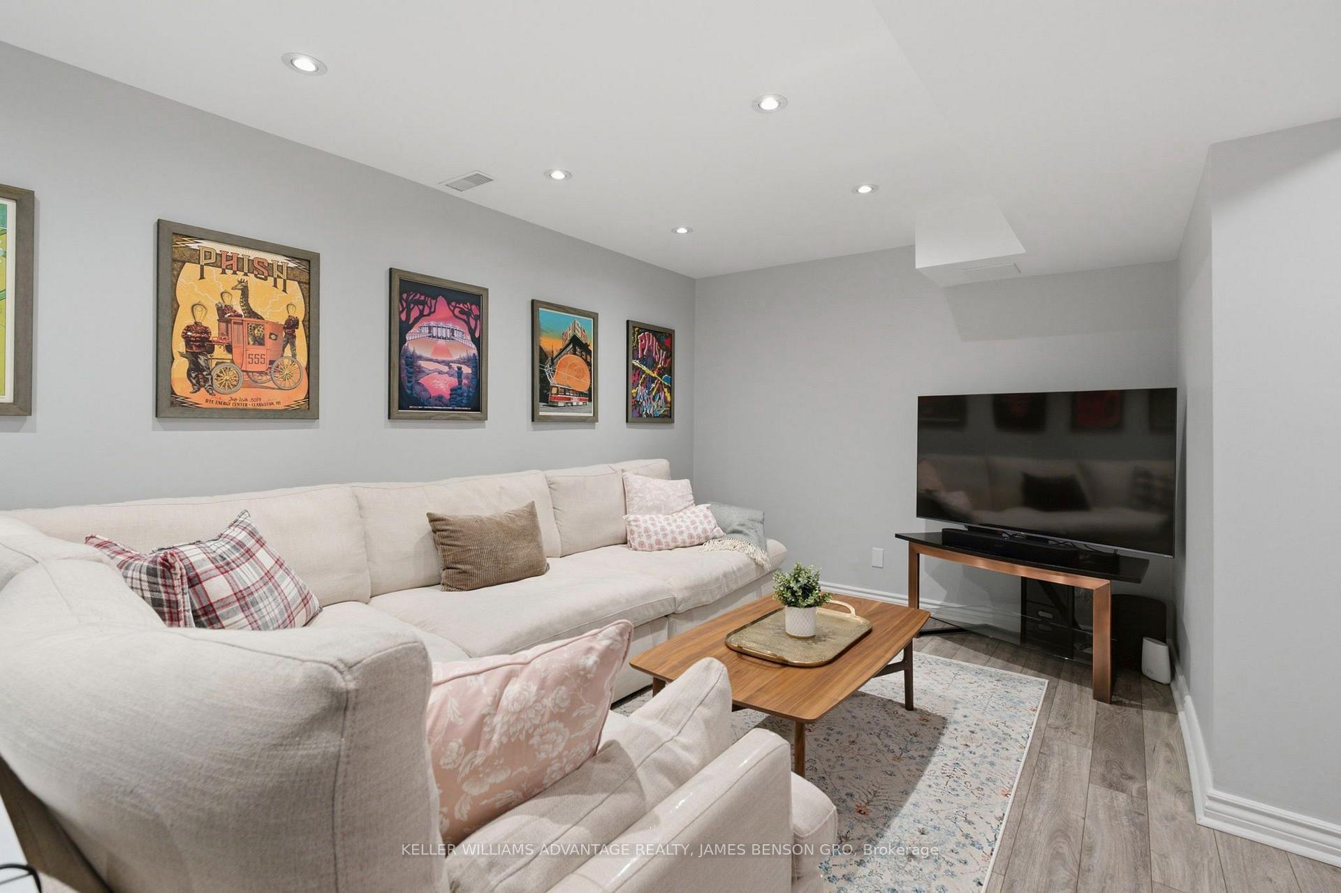 Photo 35 of 38 White Boulevard, Vaughan, Brownridge — HOMEH