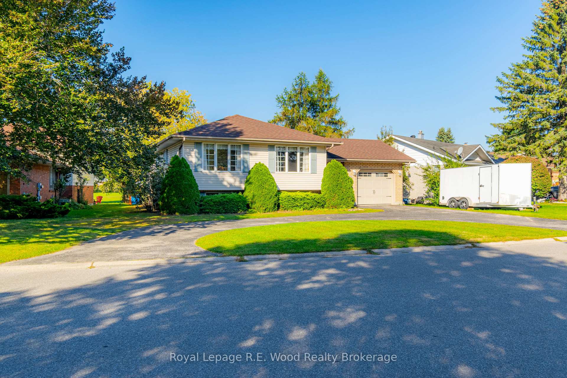 Photo 2 of 48 Allen Street, Tillsonburg — HOMEH