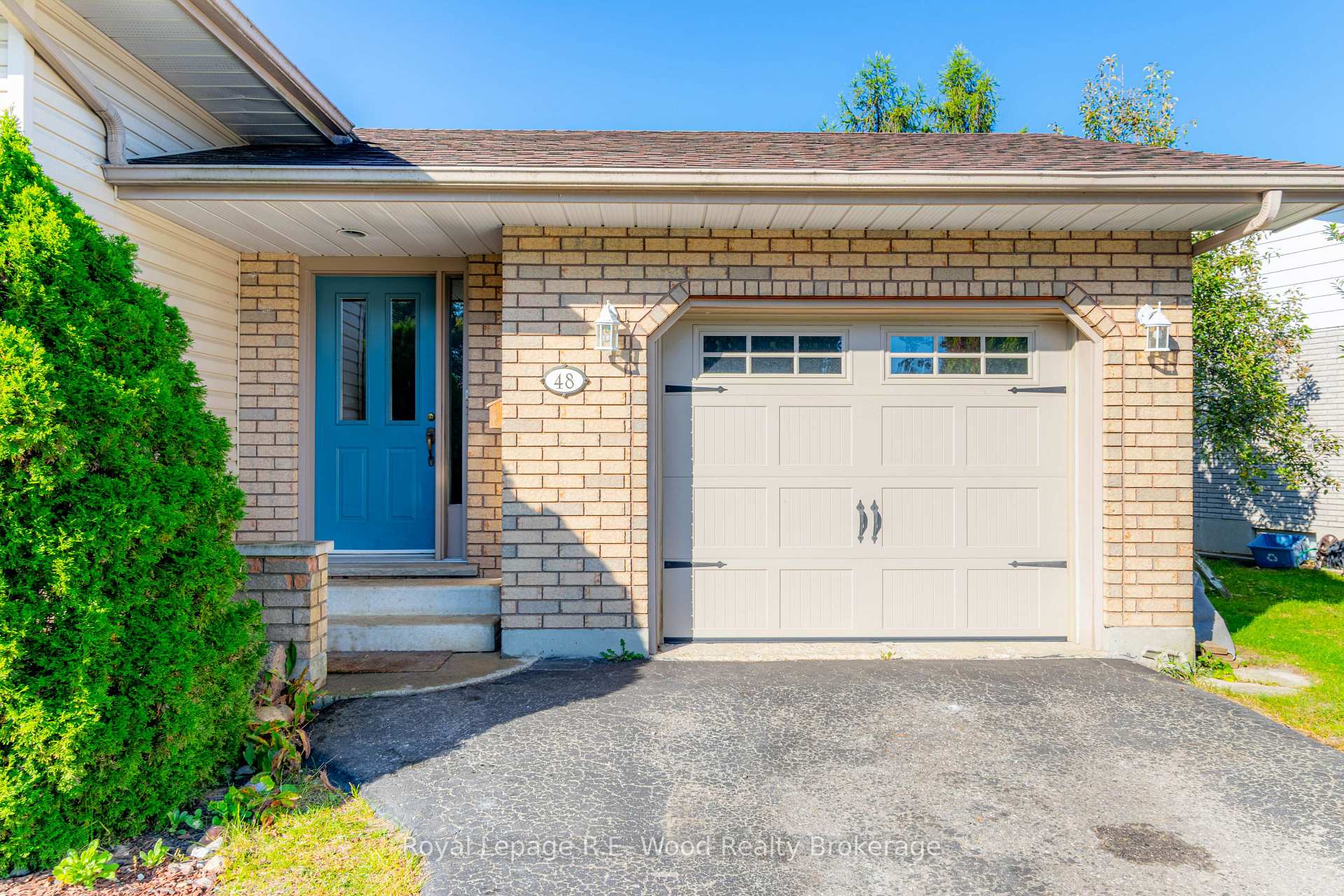 Photo 4 of 48 Allen Street, Tillsonburg — HOMEH