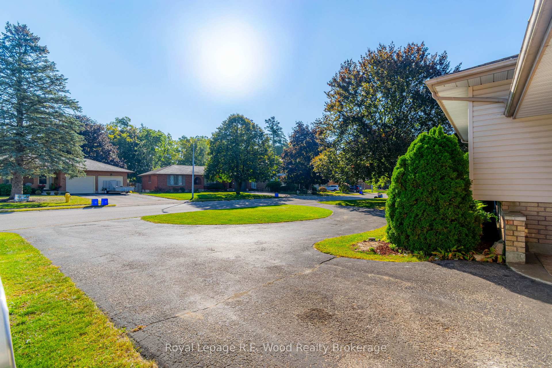 Photo 5 of 48 Allen Street, Tillsonburg — HOMEH