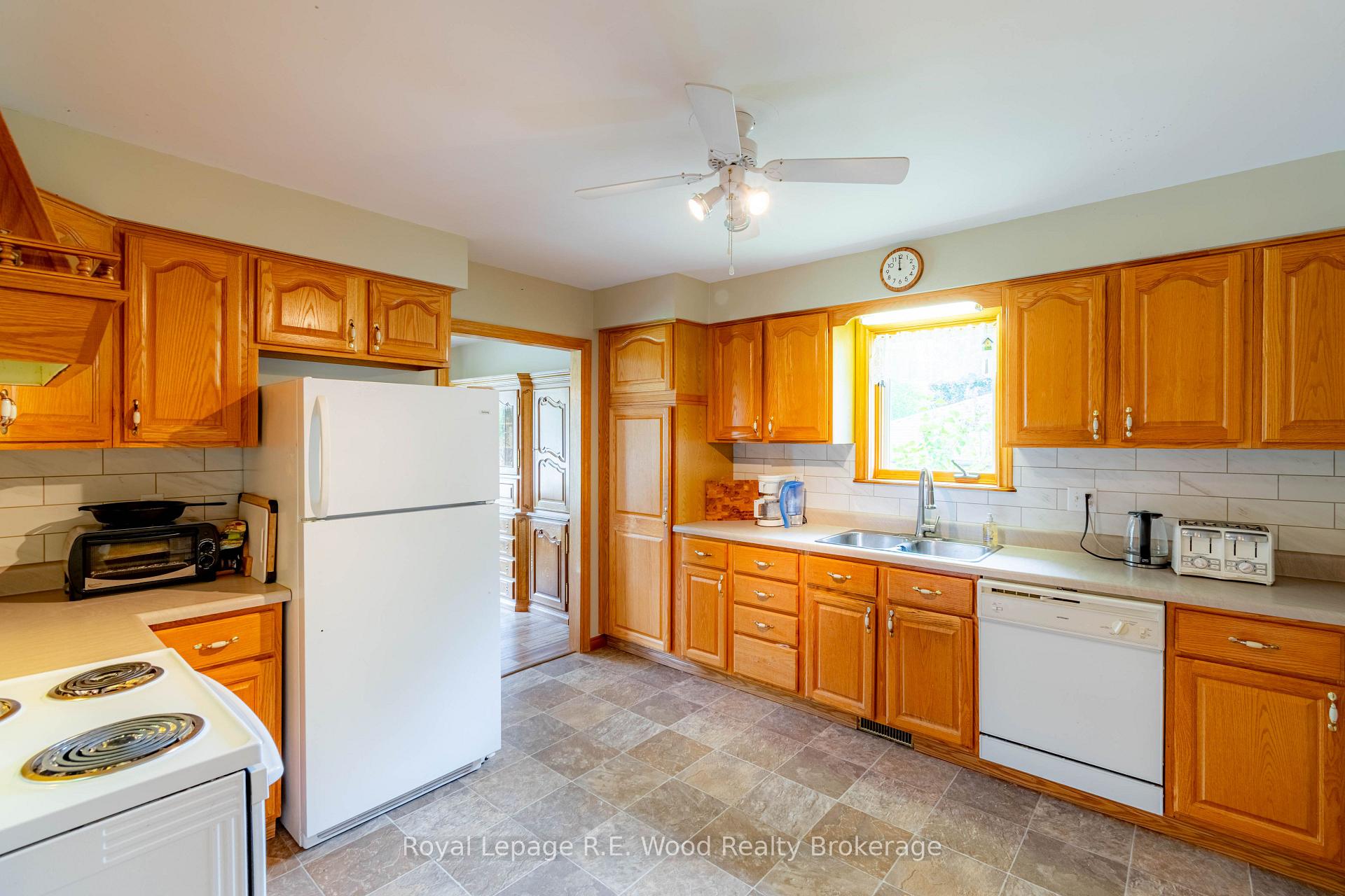 Photo 9 of 48 Allen Street, Tillsonburg — HOMEH