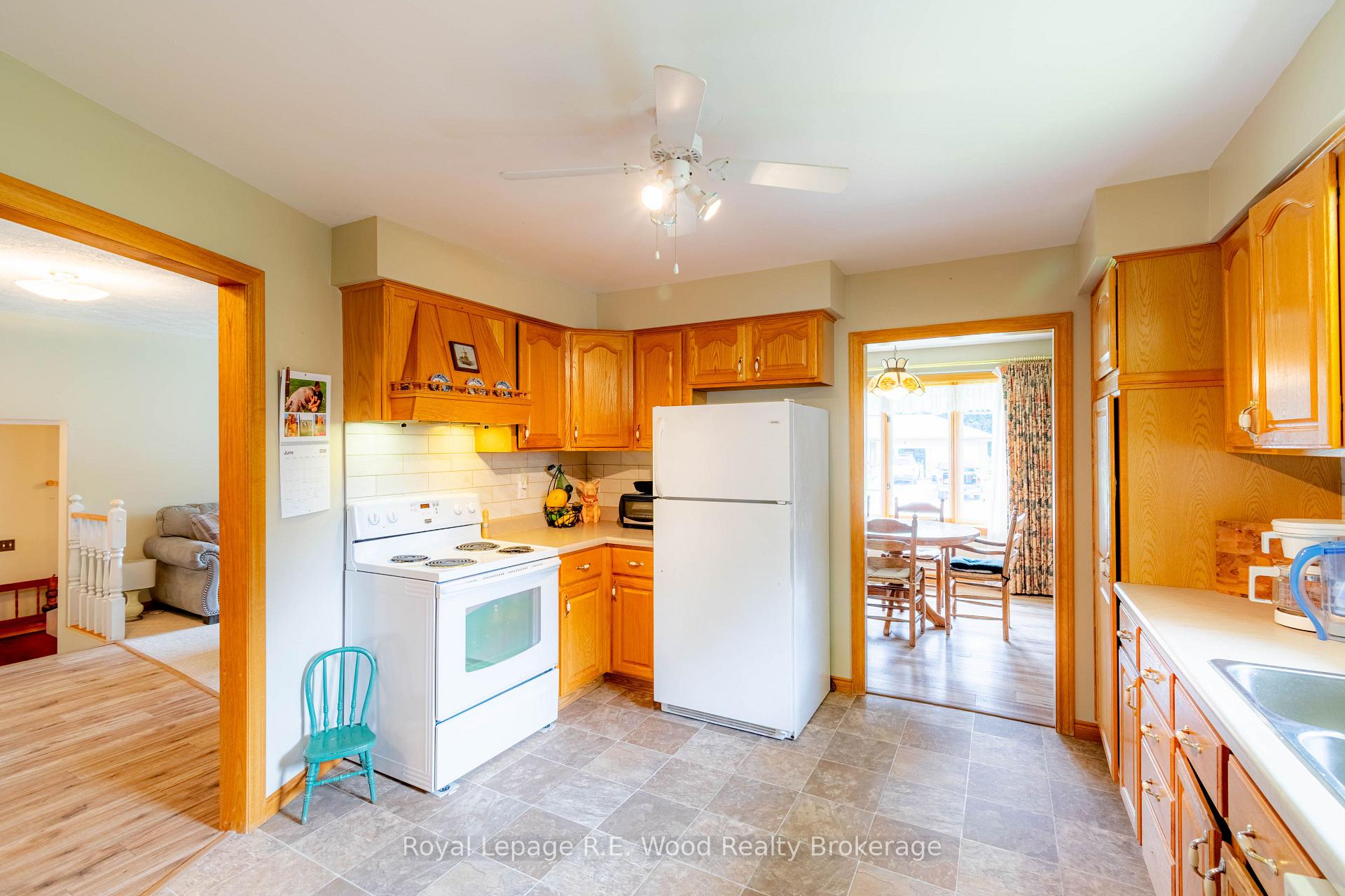 Photo 10 of 48 Allen Street, Tillsonburg — HOMEH