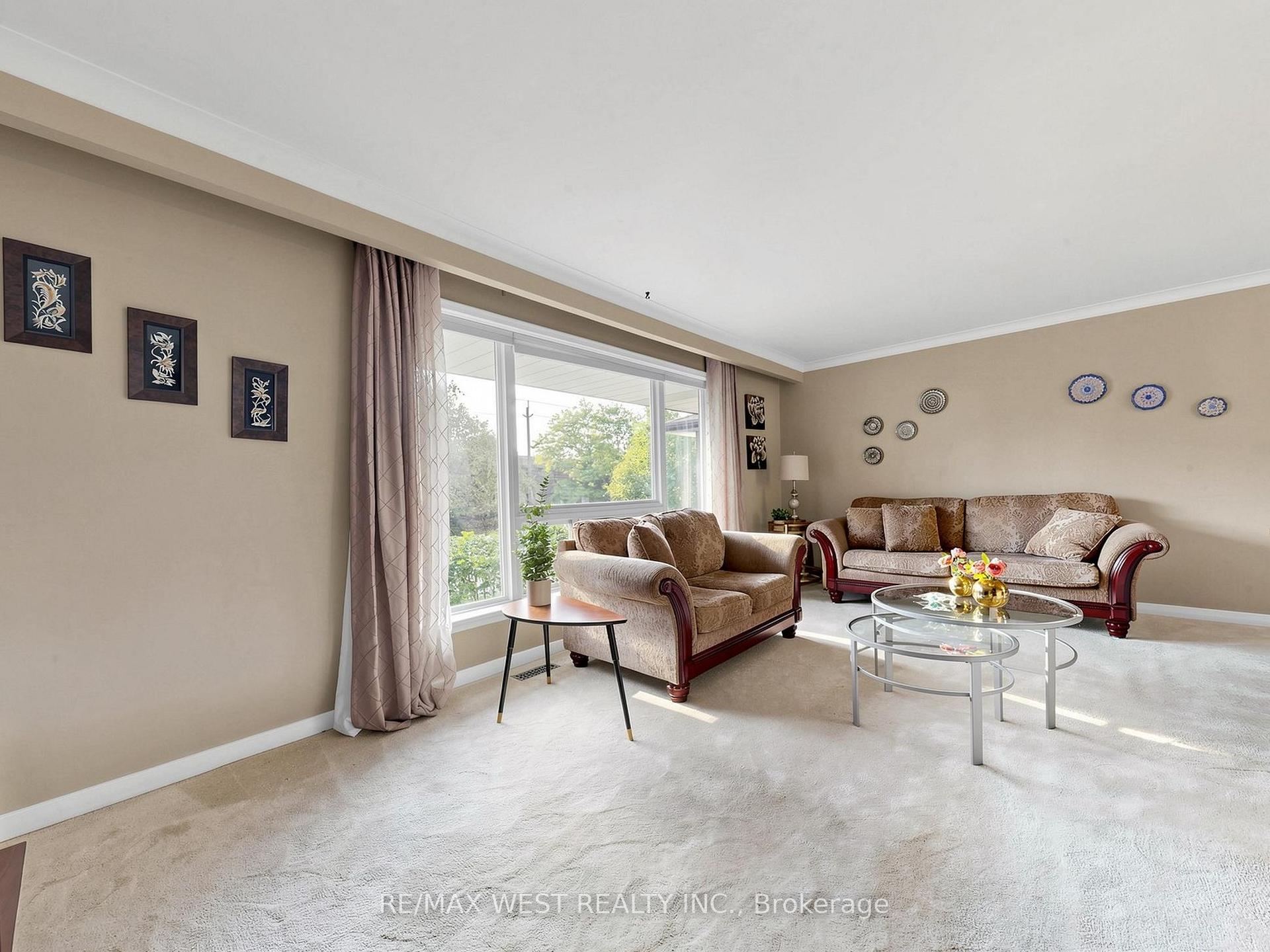 Photo 8 of 941 Willowdale Avenue, North York, Newtonbrook East — HOMEH