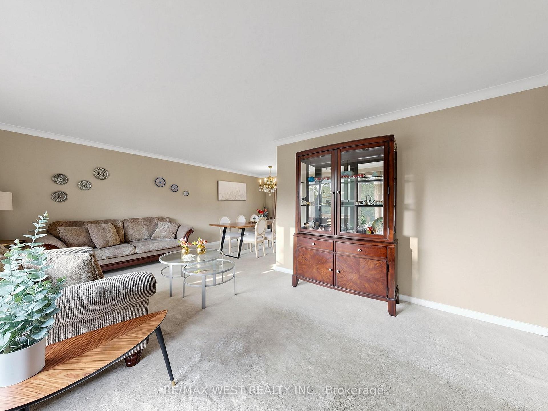 Photo 9 of 941 Willowdale Avenue, North York, Newtonbrook East — HOMEH