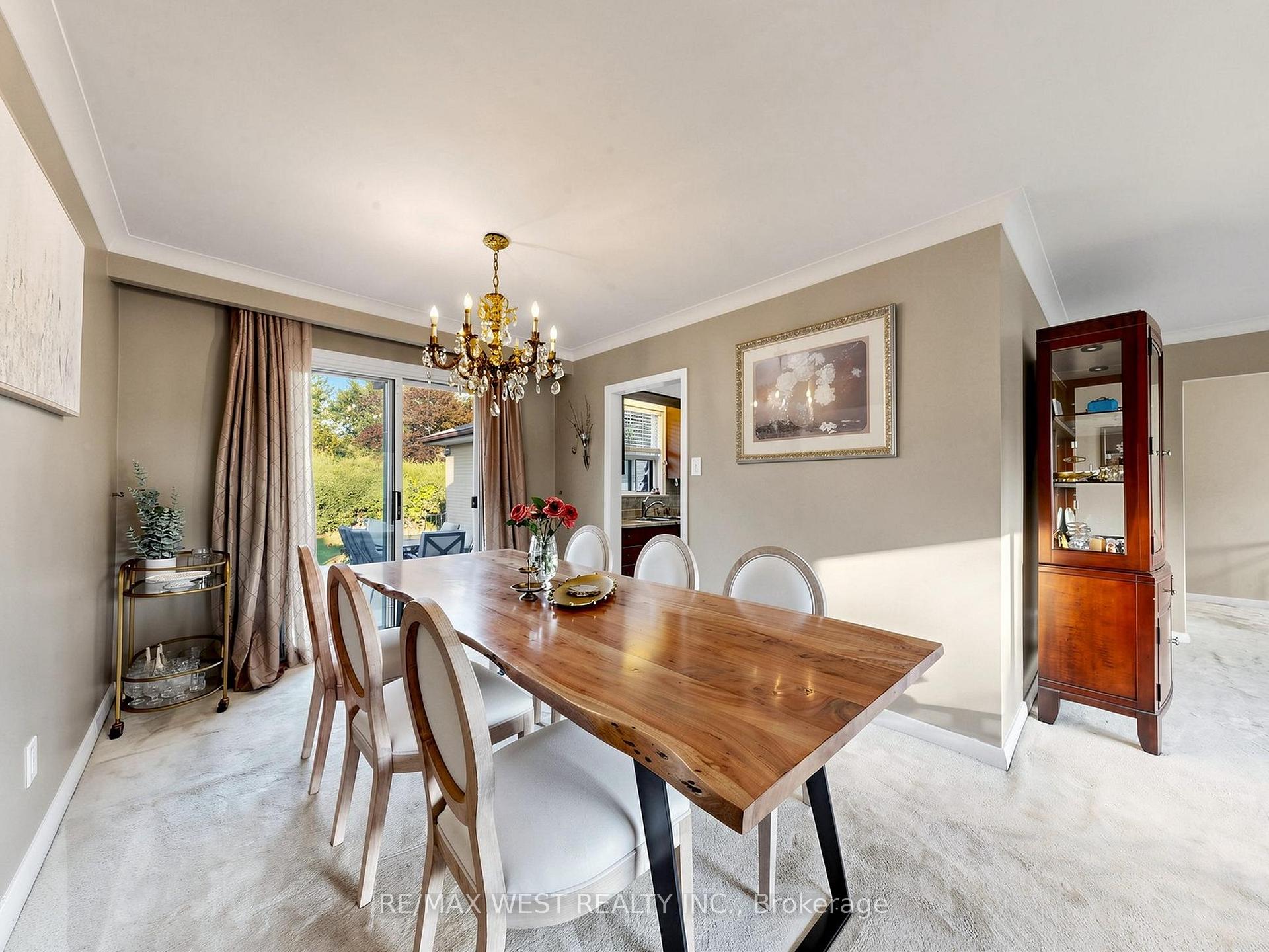 Photo 10 of 941 Willowdale Avenue, North York, Newtonbrook East — HOMEH