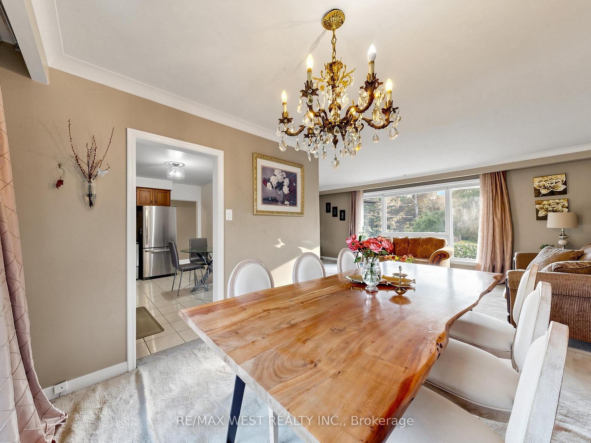 Photo 11 of 941 Willowdale Avenue, North York, Newtonbrook East — HOMEH