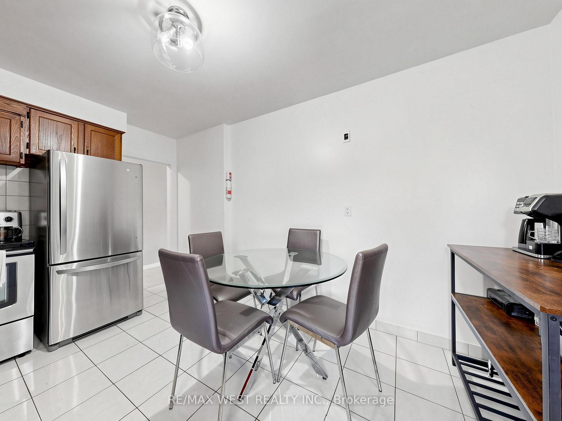 Photo 14 of 941 Willowdale Avenue, North York, Newtonbrook East — HOMEH