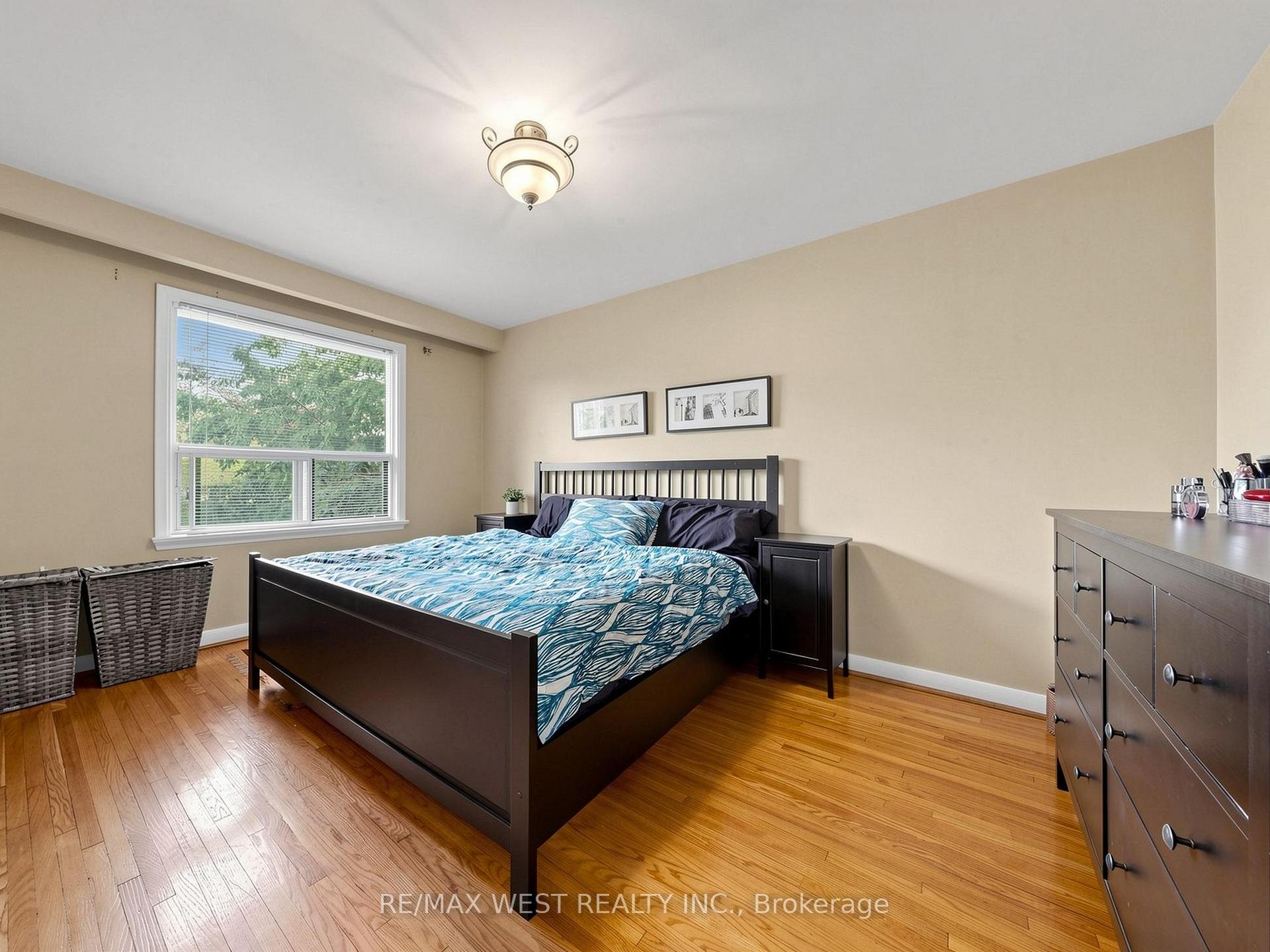 Photo 15 of 941 Willowdale Avenue, North York, Newtonbrook East — HOMEH