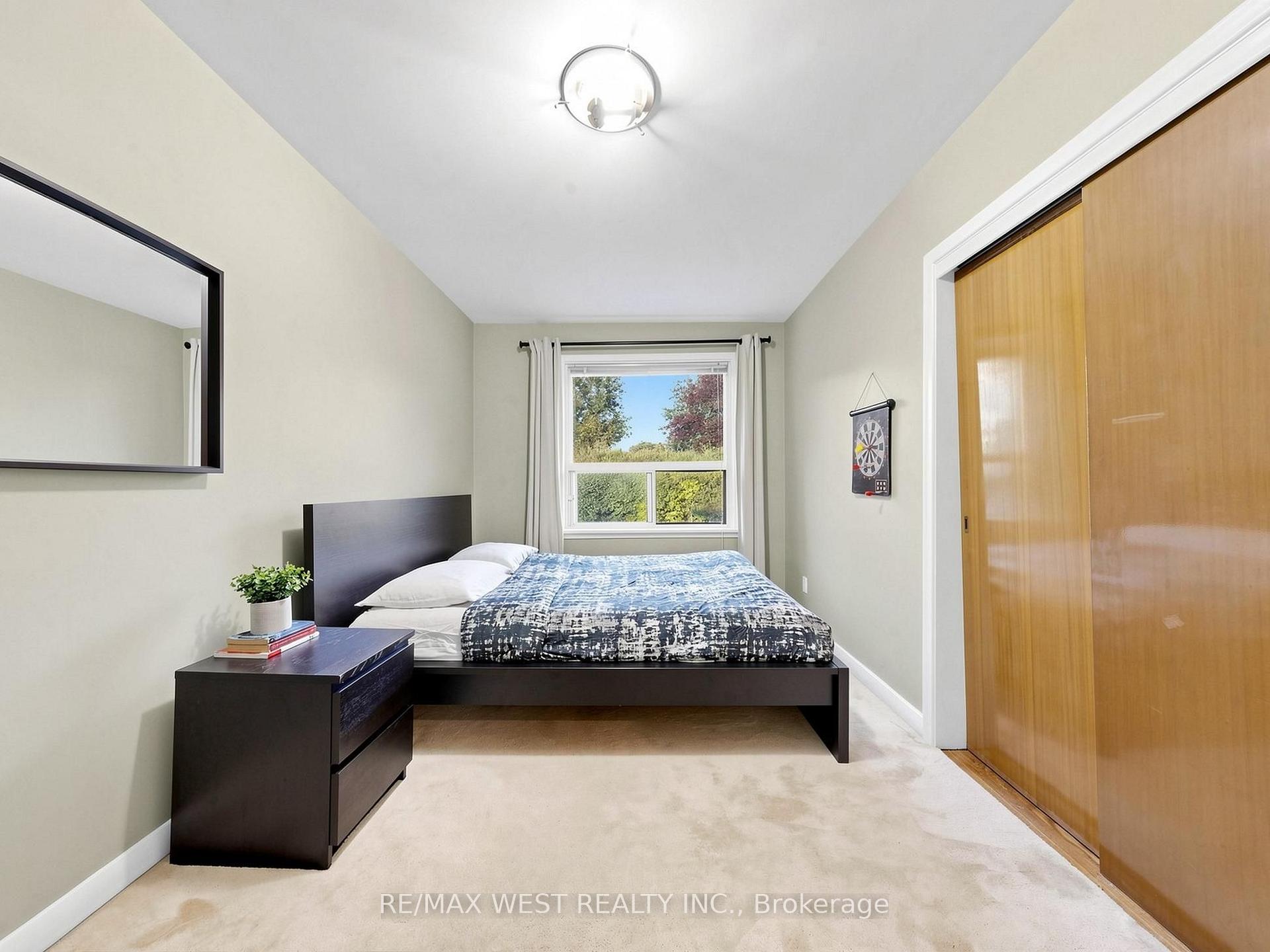 Photo 17 of 941 Willowdale Avenue, North York, Newtonbrook East — HOMEH