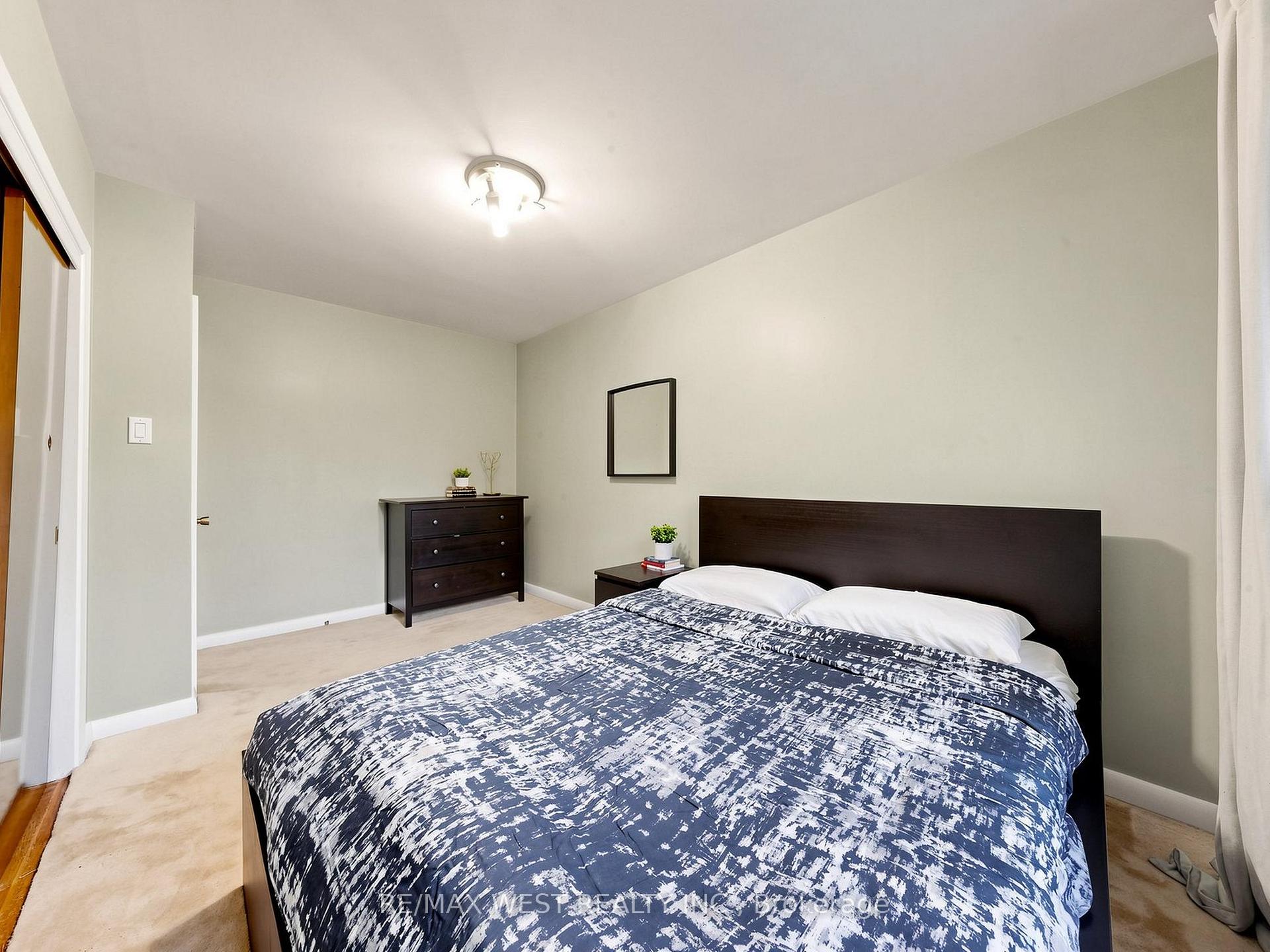 Photo 18 of 941 Willowdale Avenue, North York, Newtonbrook East — HOMEH