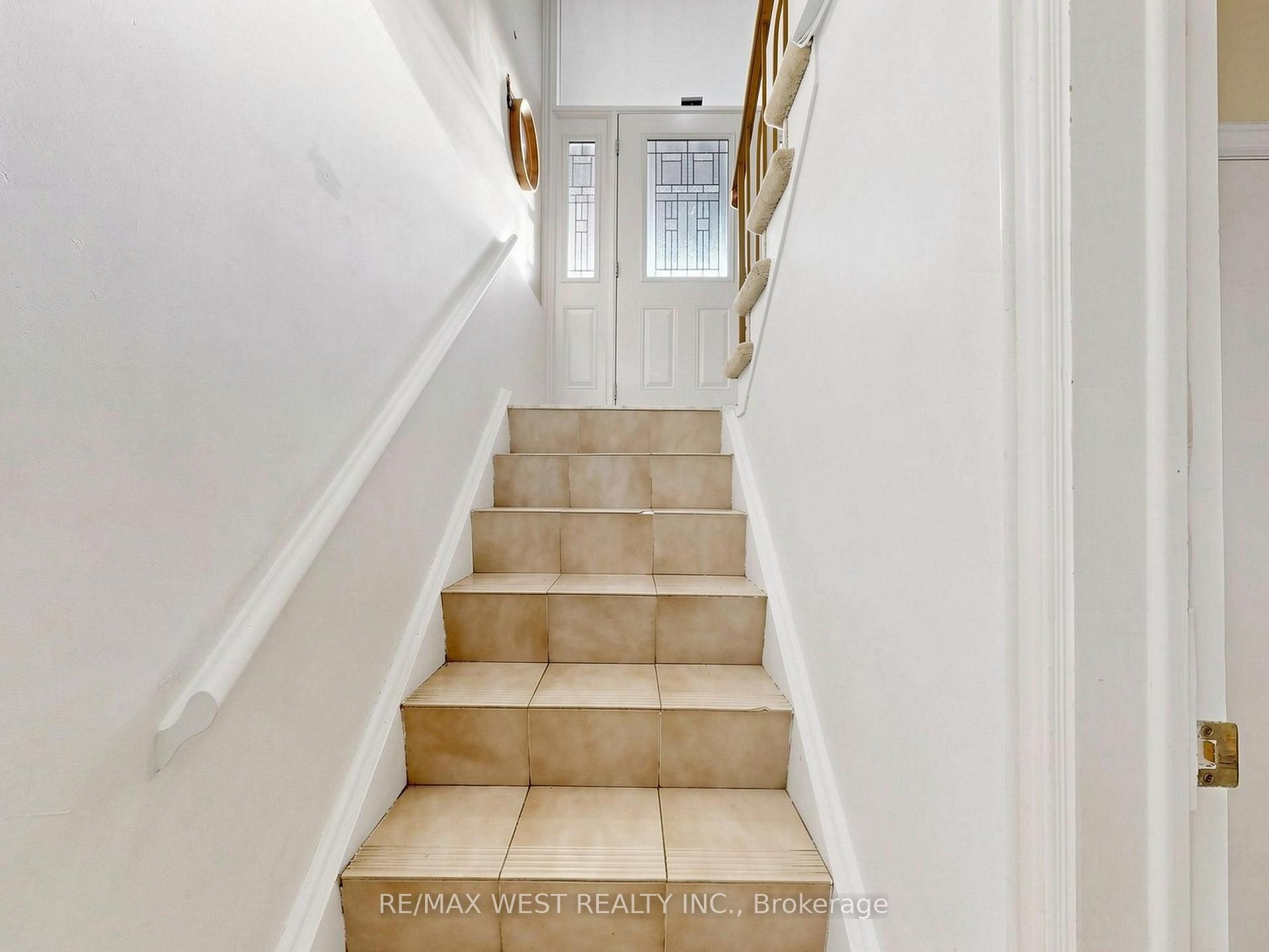 Photo 25 of 941 Willowdale Avenue, North York, Newtonbrook East — HOMEH
