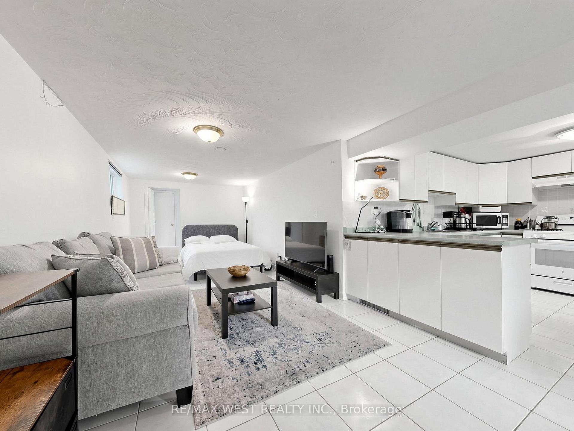 Photo 26 of 941 Willowdale Avenue, North York, Newtonbrook East — HOMEH