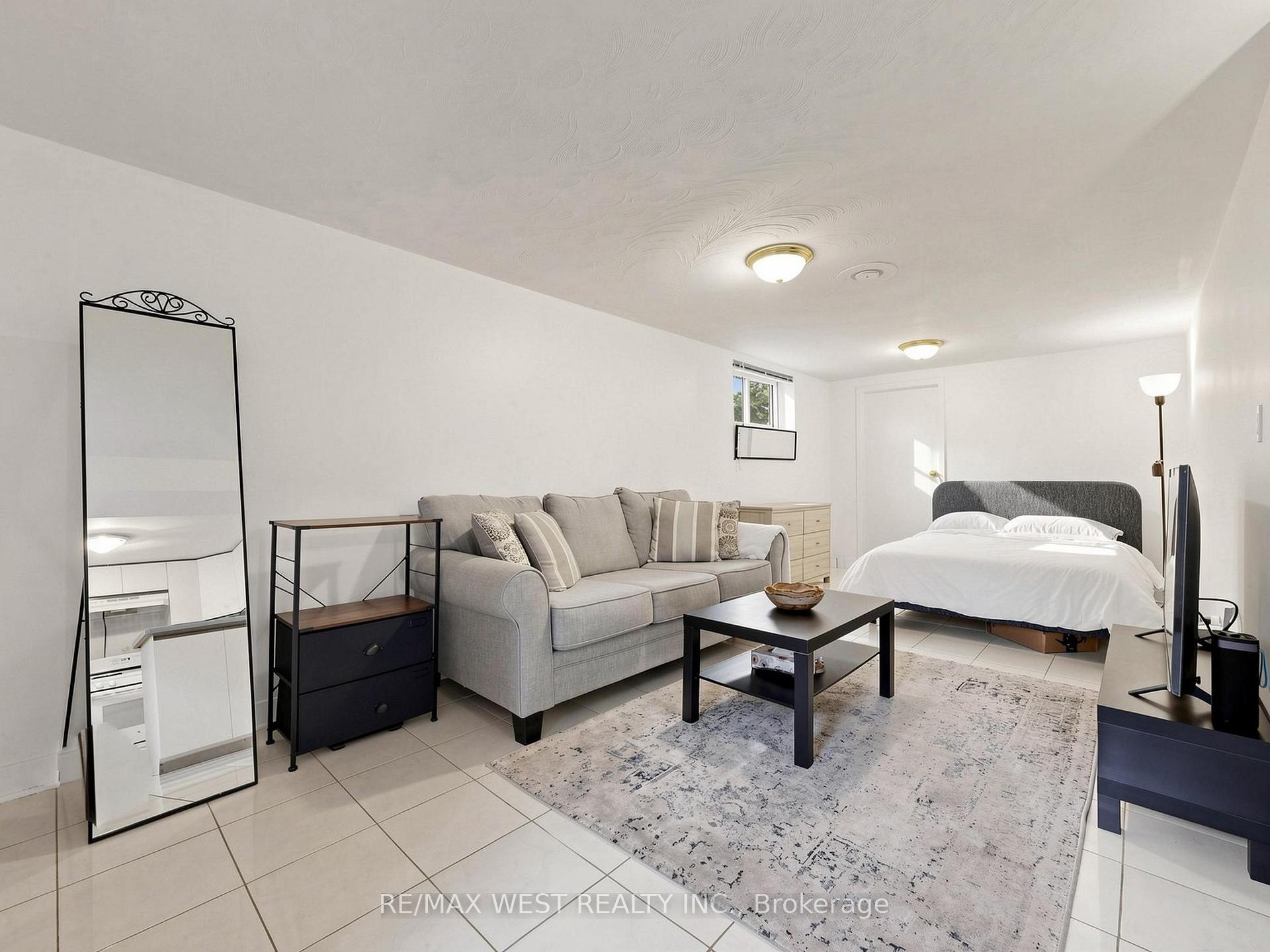 Photo 27 of 941 Willowdale Avenue, North York, Newtonbrook East — HOMEH