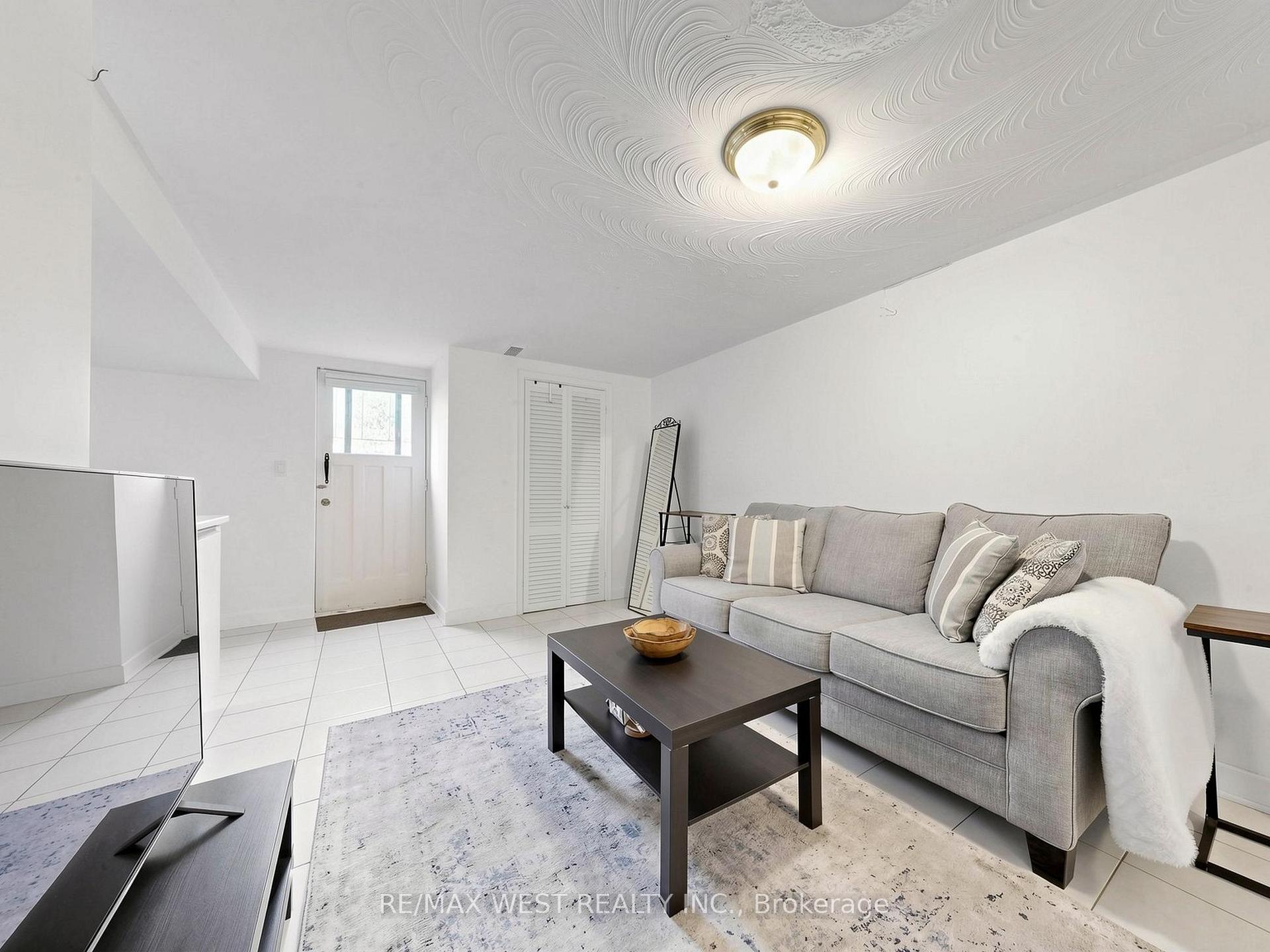Photo 28 of 941 Willowdale Avenue, North York, Newtonbrook East — HOMEH