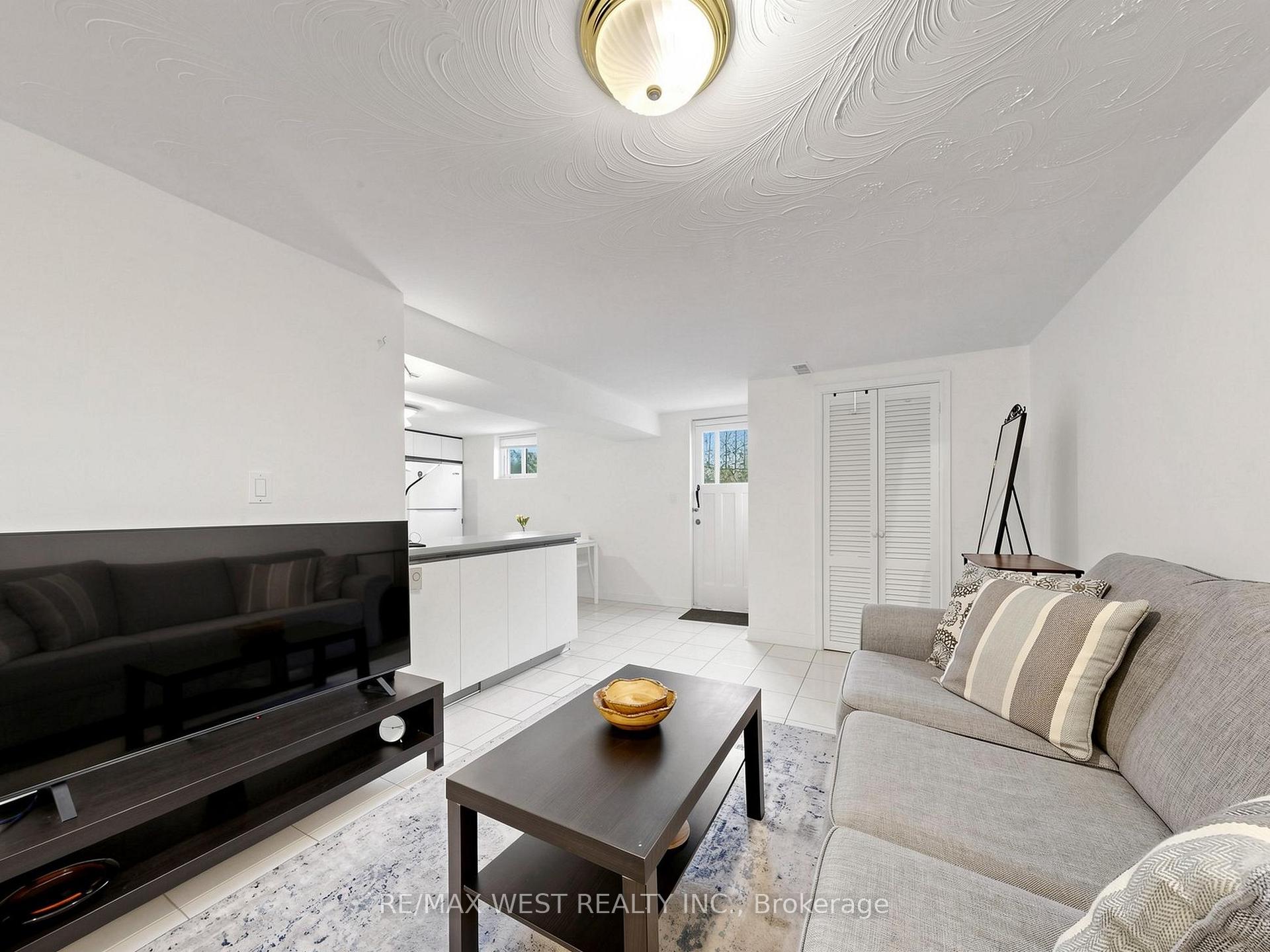 Photo 29 of 941 Willowdale Avenue, North York, Newtonbrook East — HOMEH