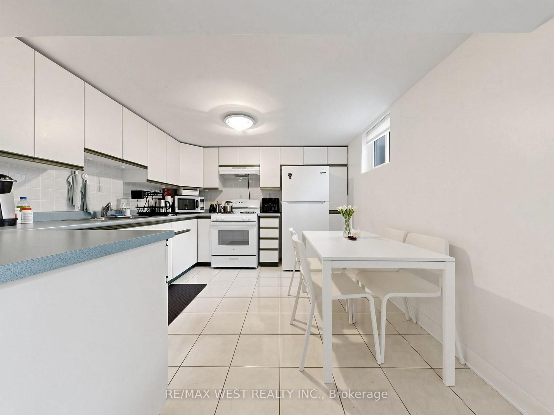 Photo 32 of 941 Willowdale Avenue, North York, Newtonbrook East — HOMEH