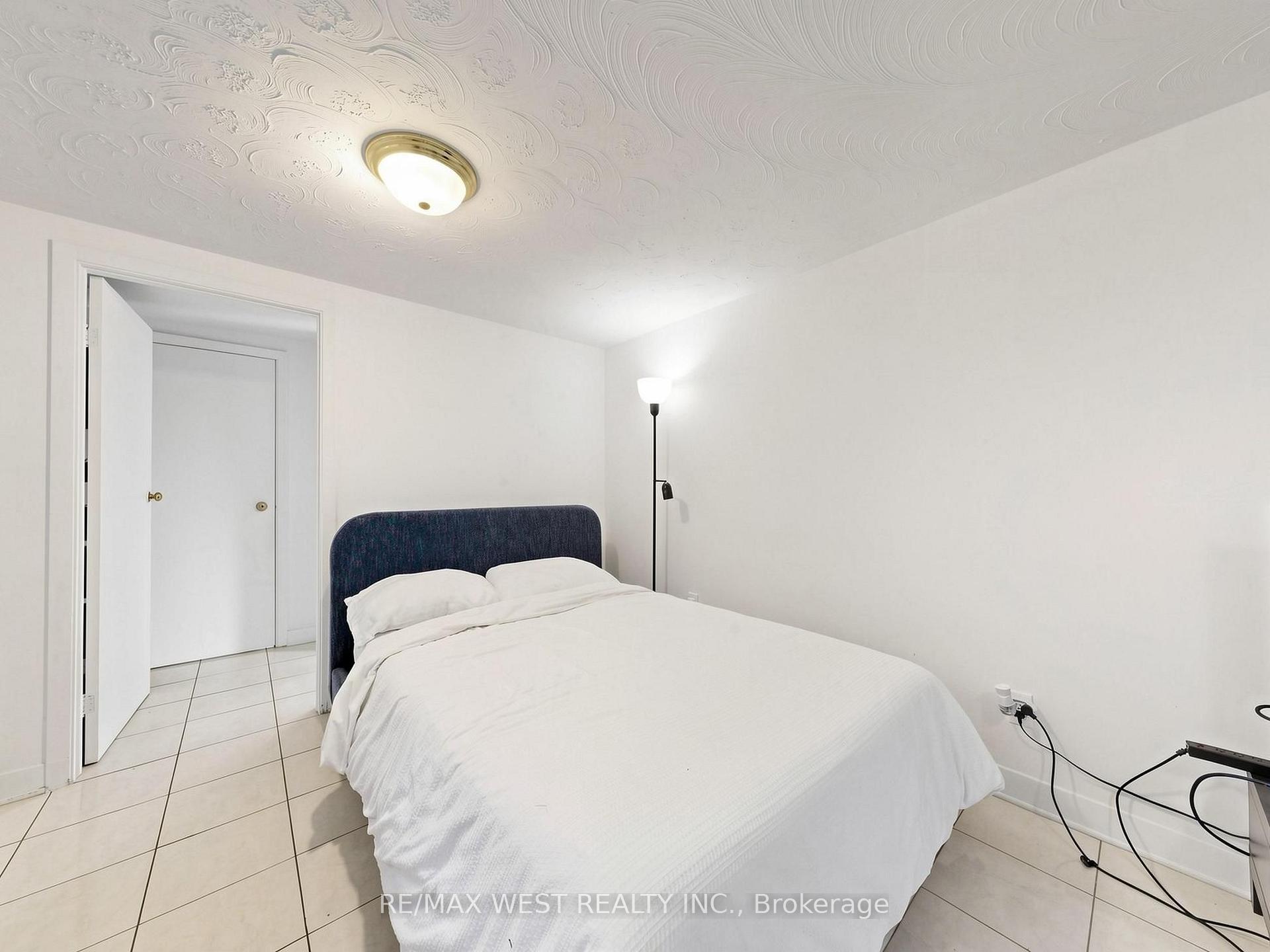 Photo 35 of 941 Willowdale Avenue, North York, Newtonbrook East — HOMEH