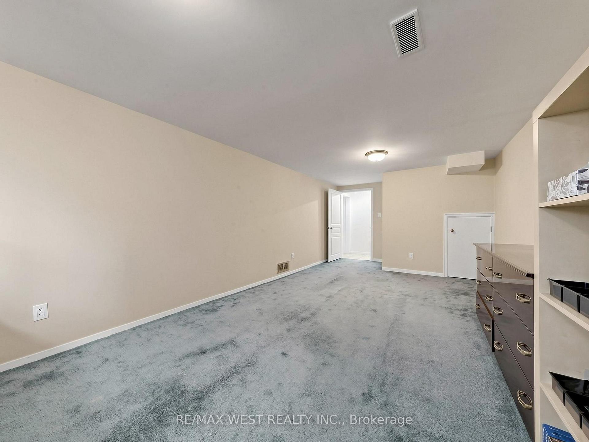 Photo 37 of 941 Willowdale Avenue, North York, Newtonbrook East — HOMEH