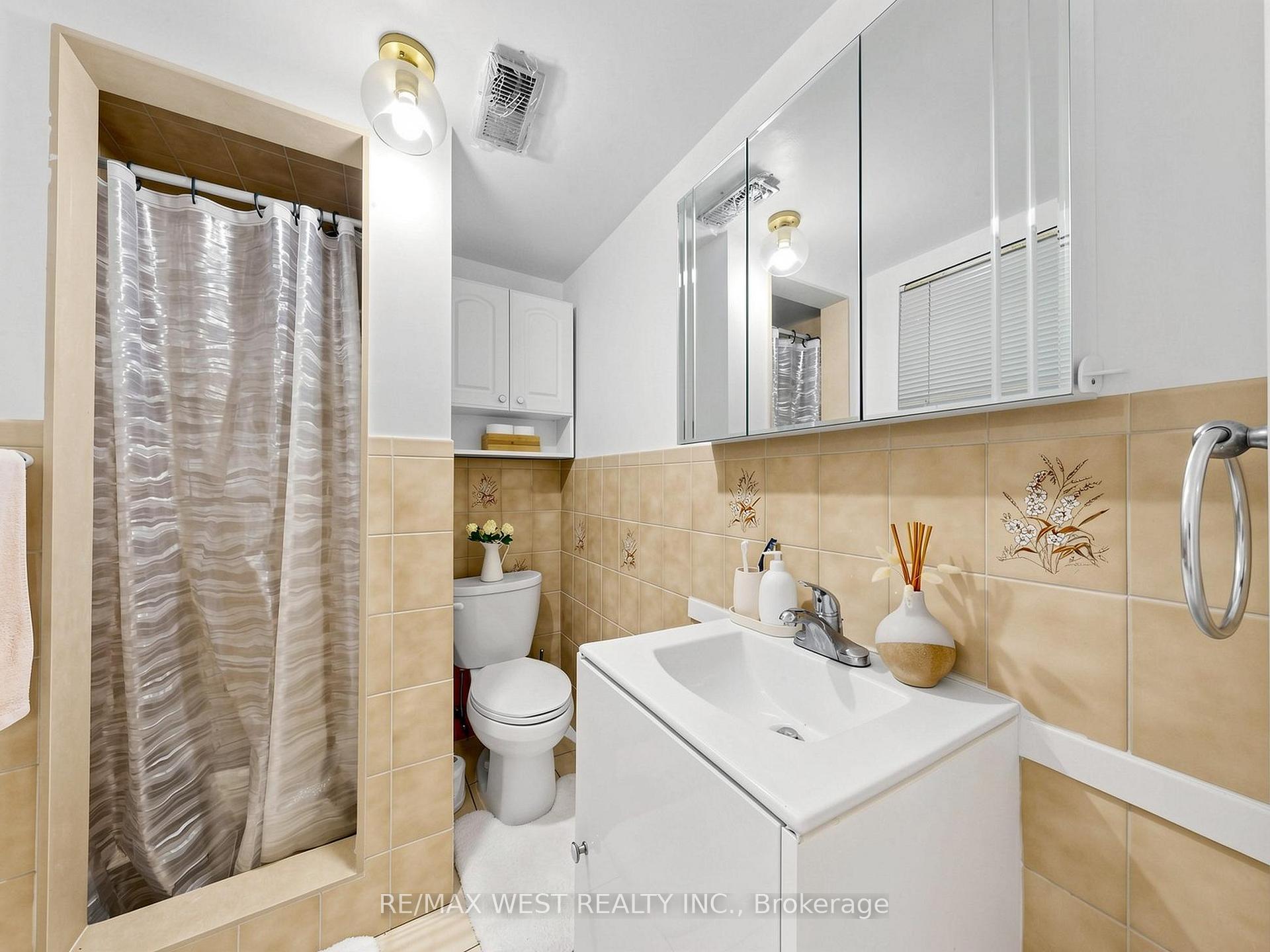 Photo 39 of 941 Willowdale Avenue, North York, Newtonbrook East — HOMEH