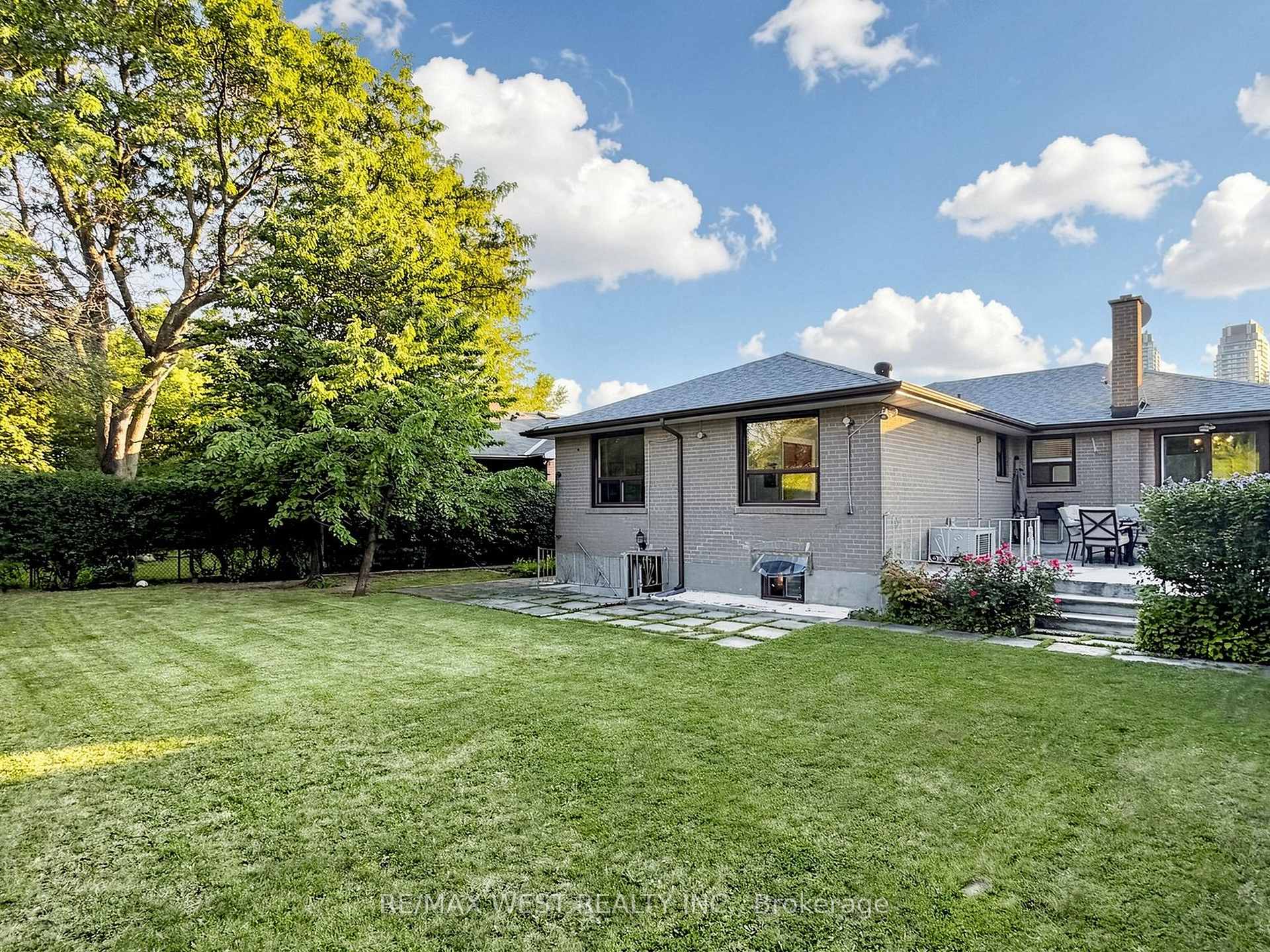Photo 43 of 941 Willowdale Avenue, North York, Newtonbrook East — HOMEH