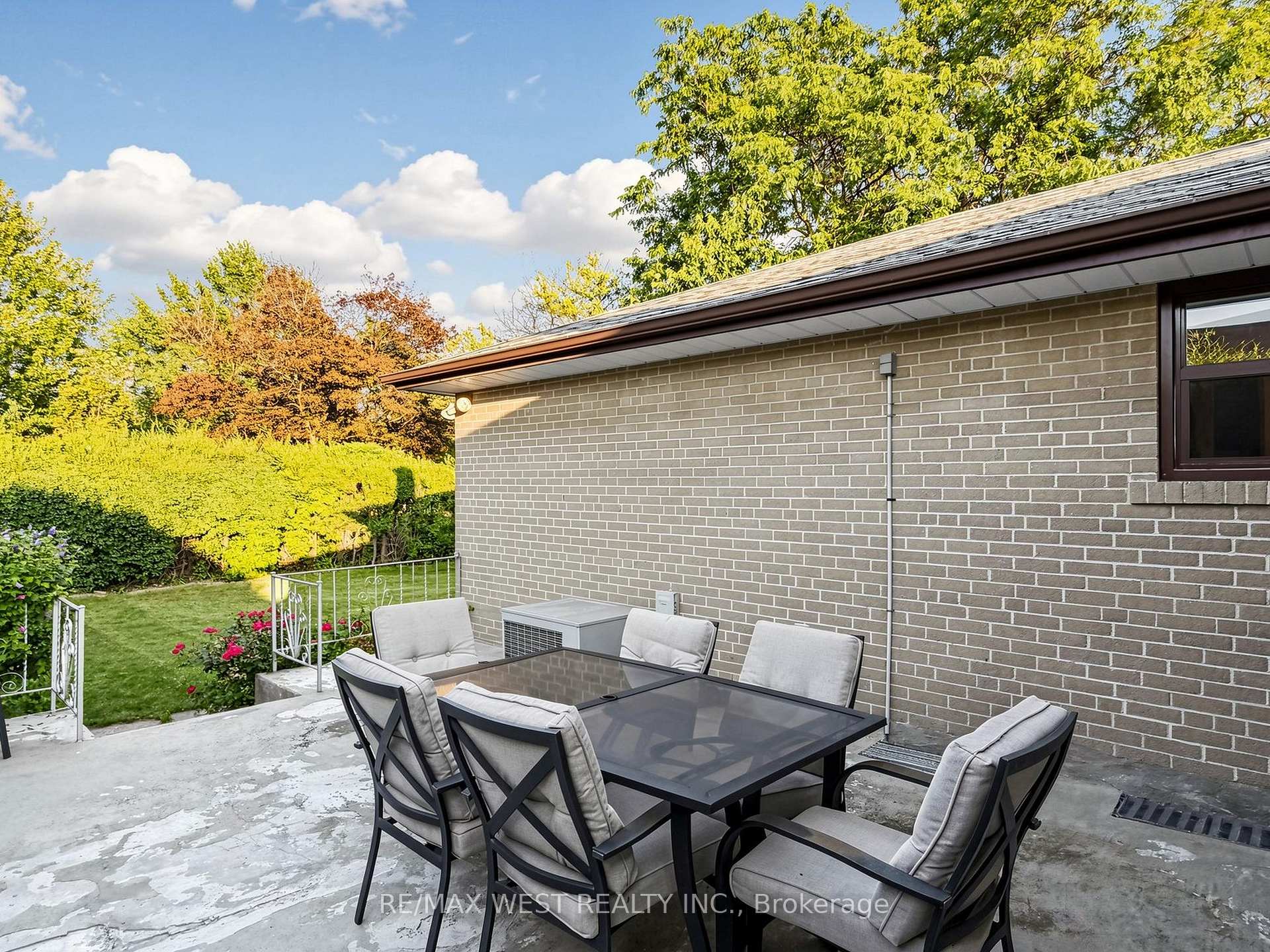 Photo 45 of 941 Willowdale Avenue, North York, Newtonbrook East — HOMEH