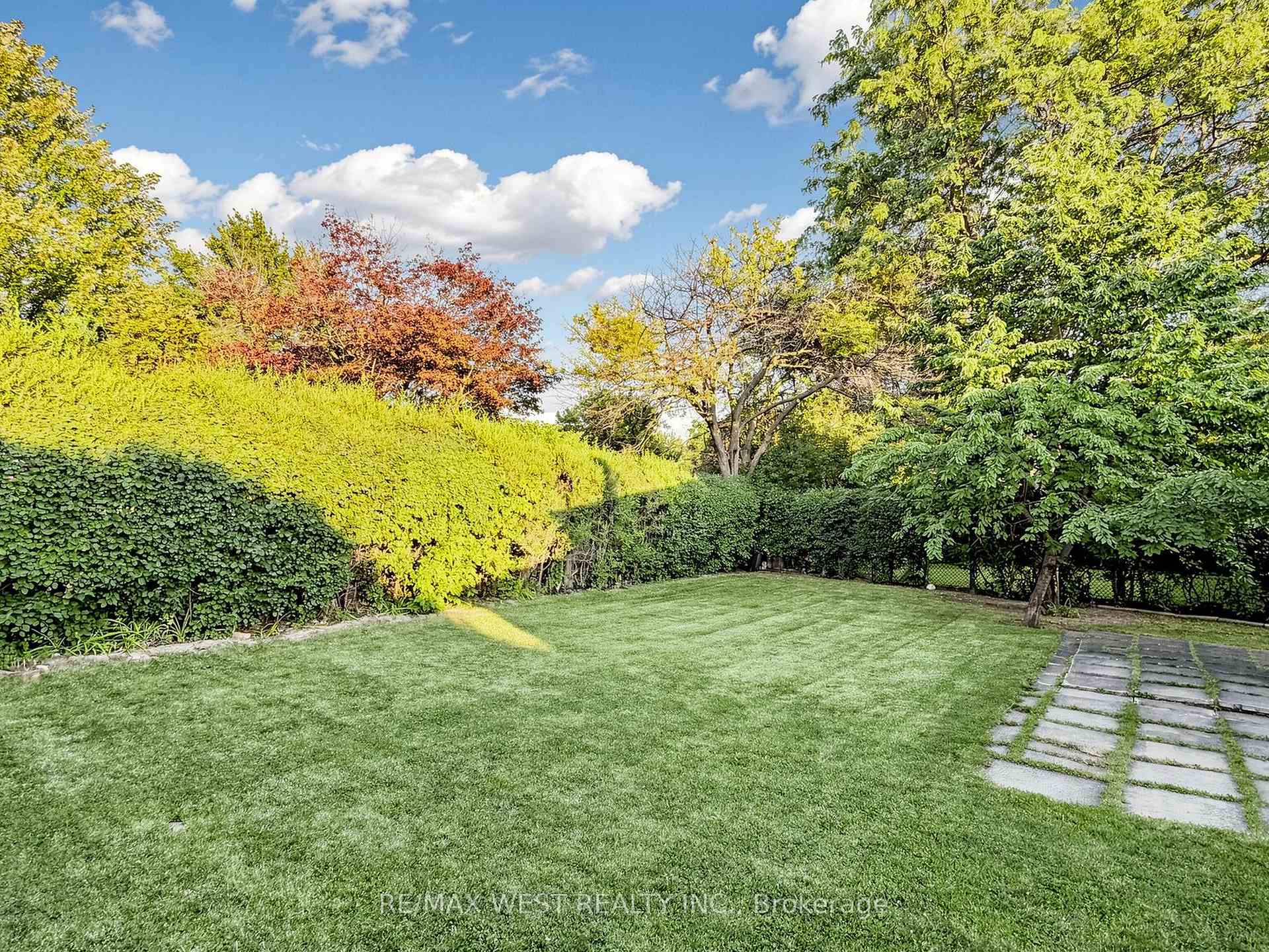 Photo 46 of 941 Willowdale Avenue, North York, Newtonbrook East — HOMEH