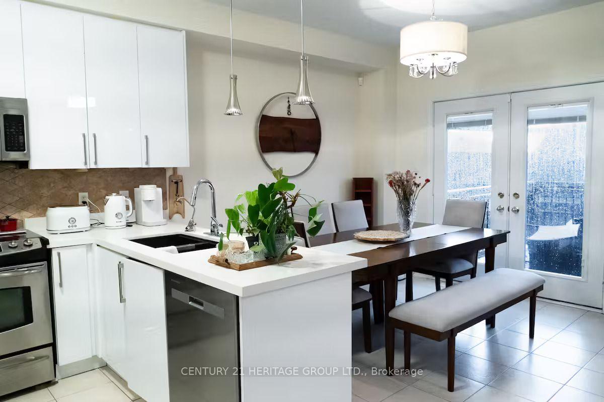 Photo 7 of 99 Sun King Crescent, Barrie, Innis-Shore — HOMEH