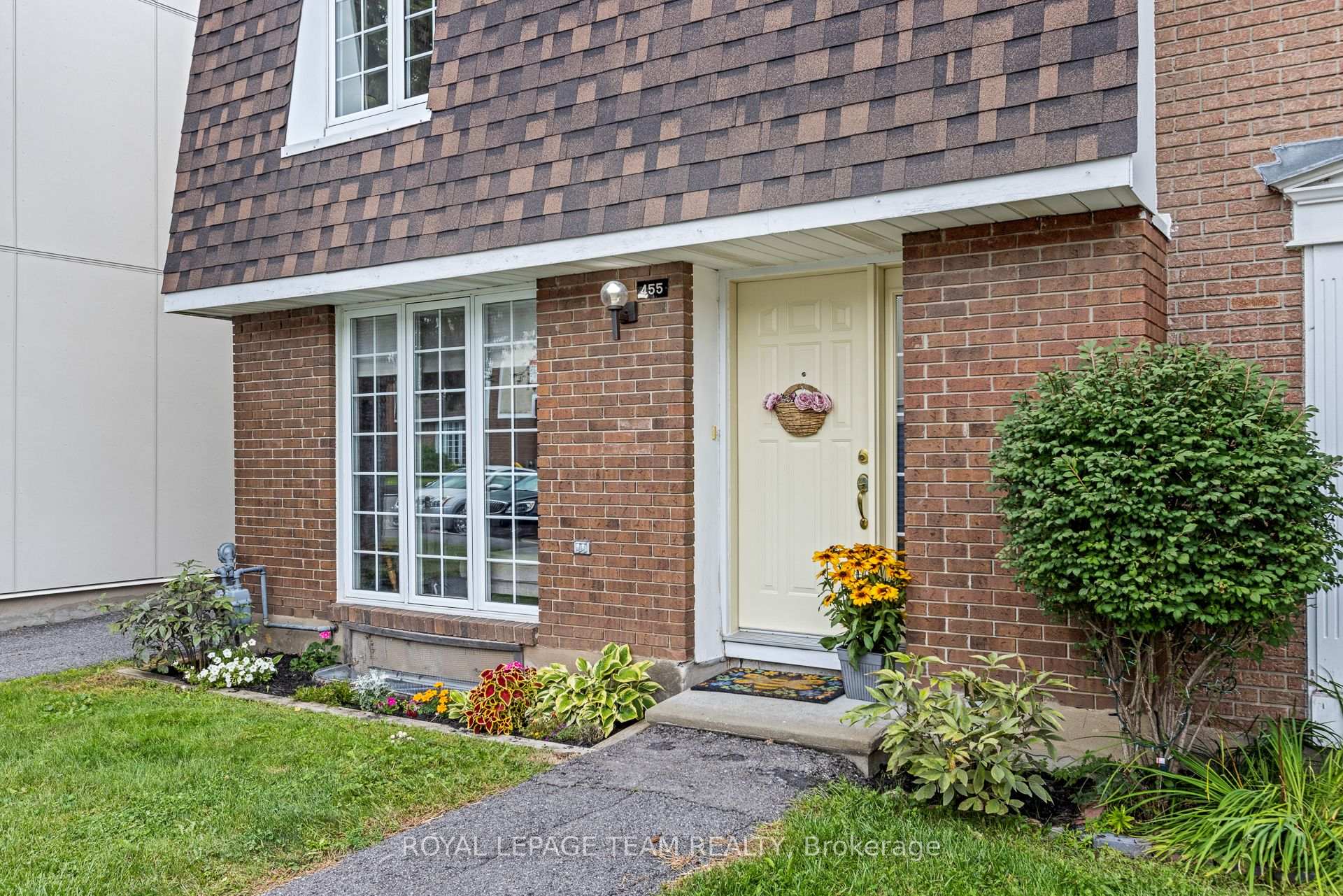 Photo 2 of 455 Kintyre Private, Ottawa, Carleton Square — HOMEH