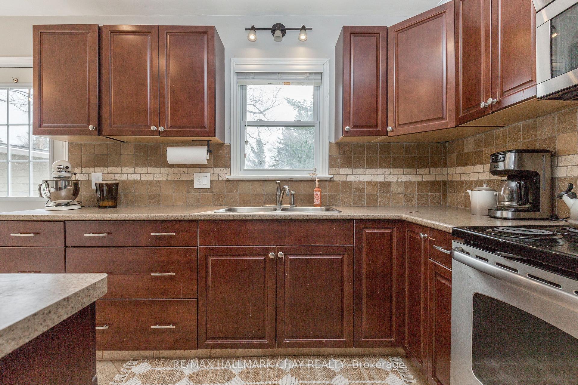 Photo 11 of 177 Duckworth Street, Barrie, Codrington — HOMEH