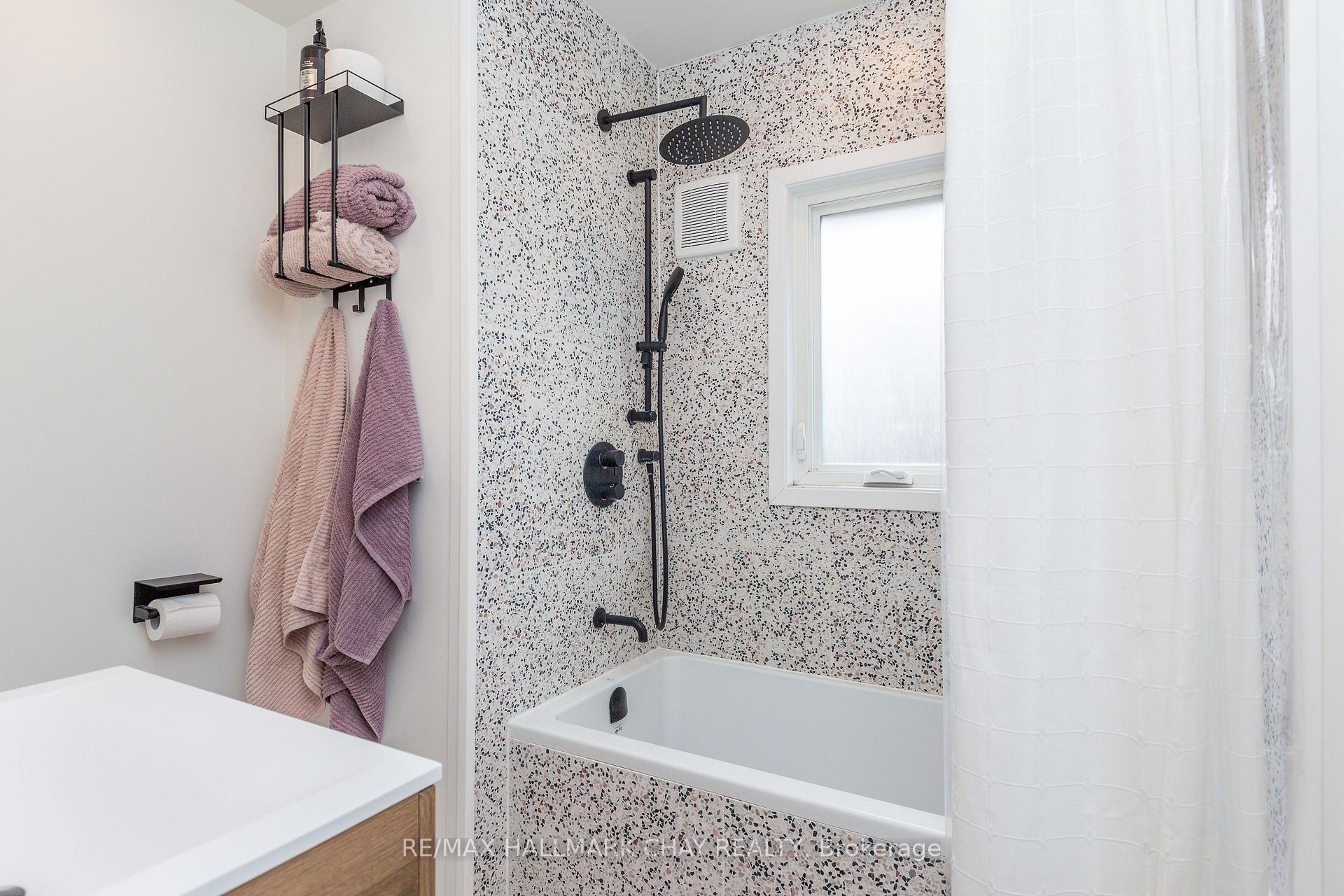 Photo 20 of 177 Duckworth Street, Barrie, Codrington — HOMEH