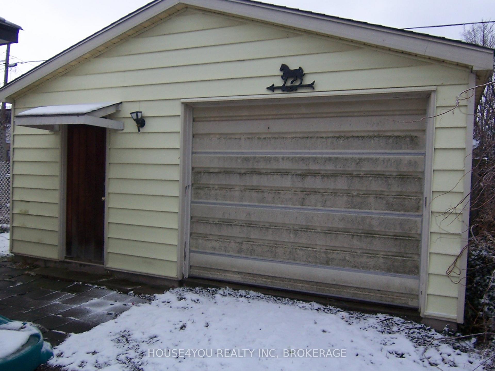 Photo 5 of 6 Grandview Drive W, St. Catharines, Port Weller — HOMEH