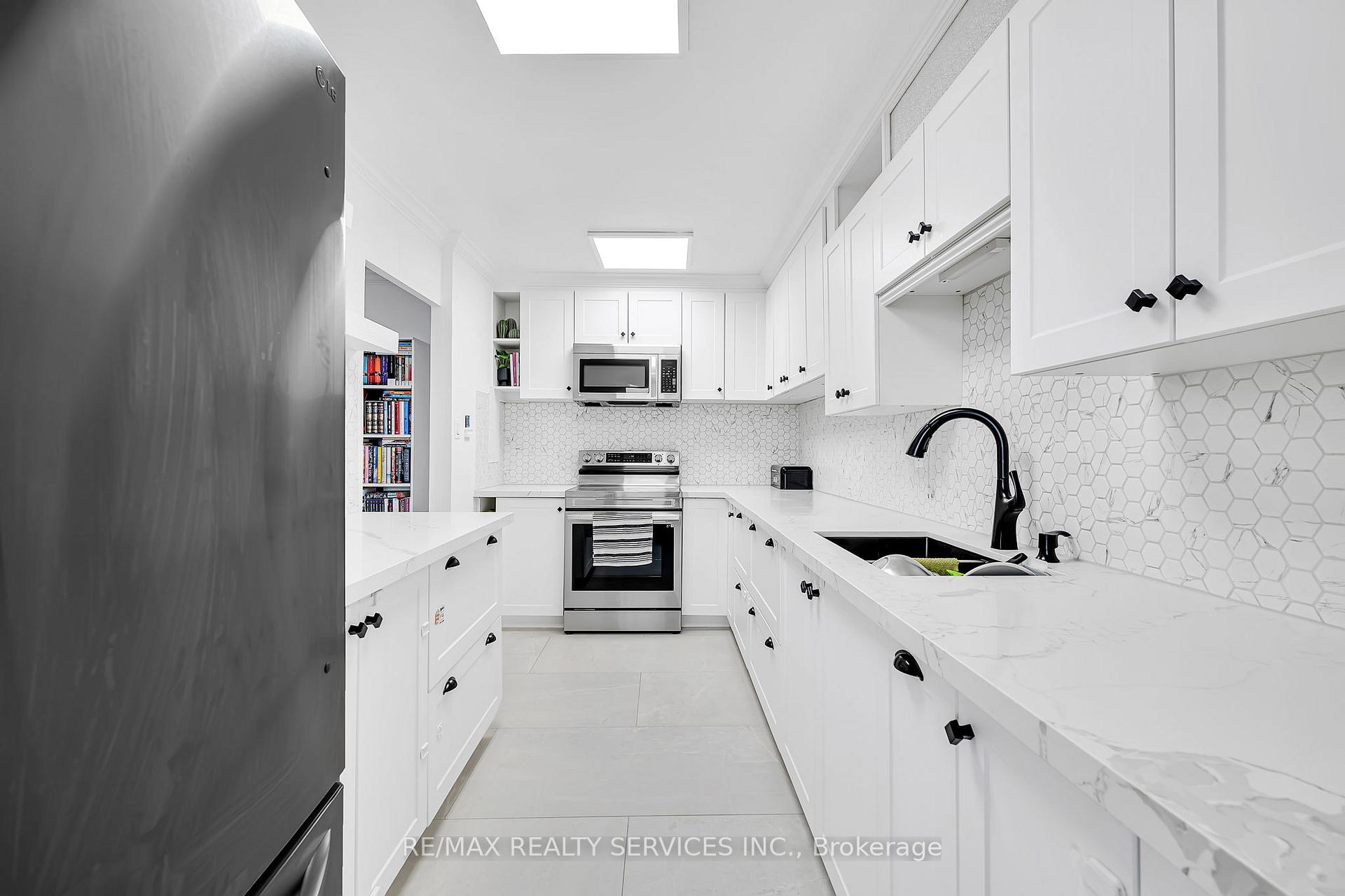 Photo 2 of Unit 1701, 180 Markham Road, Scarborough, Scarborough Village — HOMEH