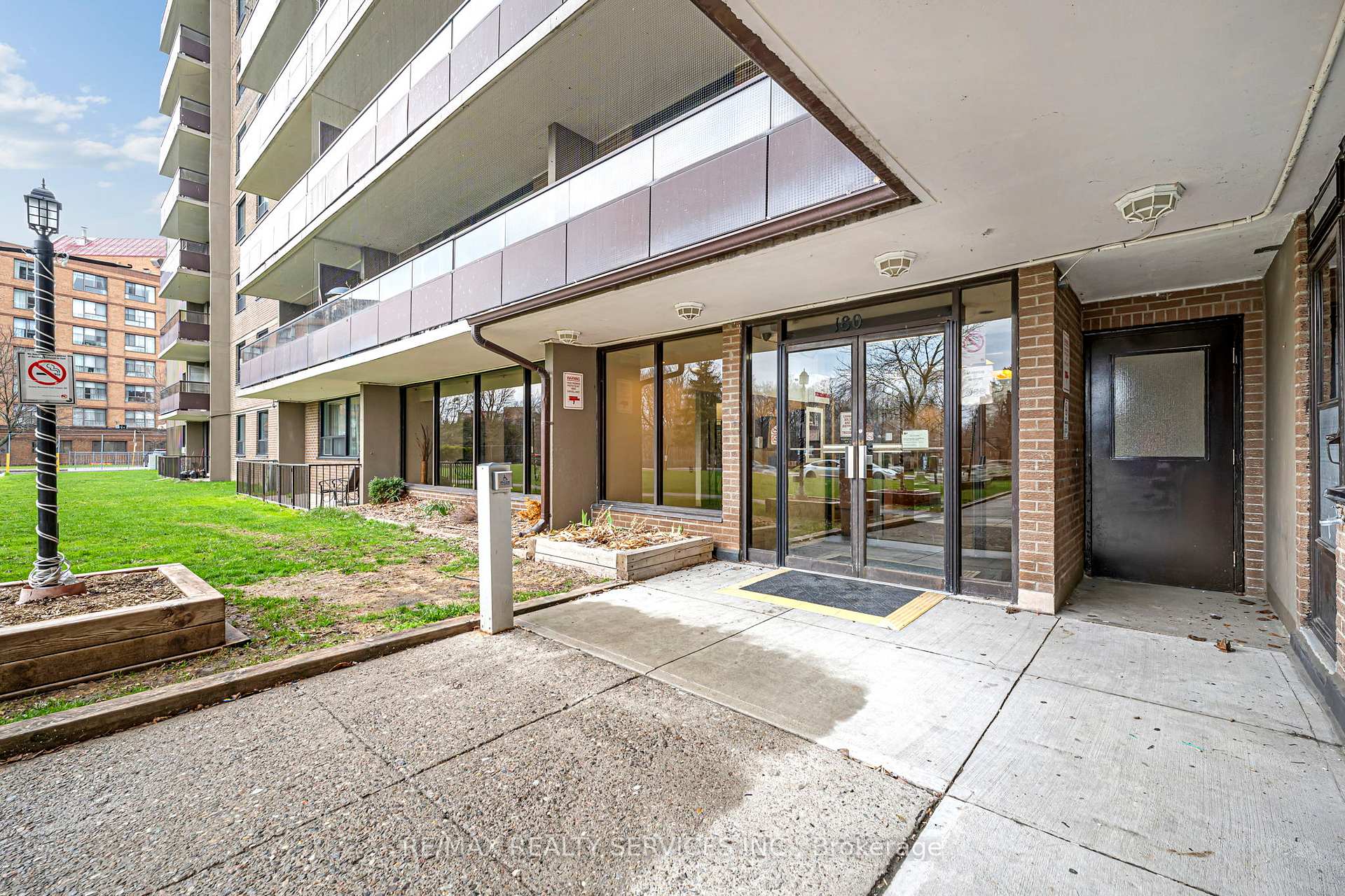 Photo 4 of Unit 1701, 180 Markham Road, Scarborough, Scarborough Village — HOMEH