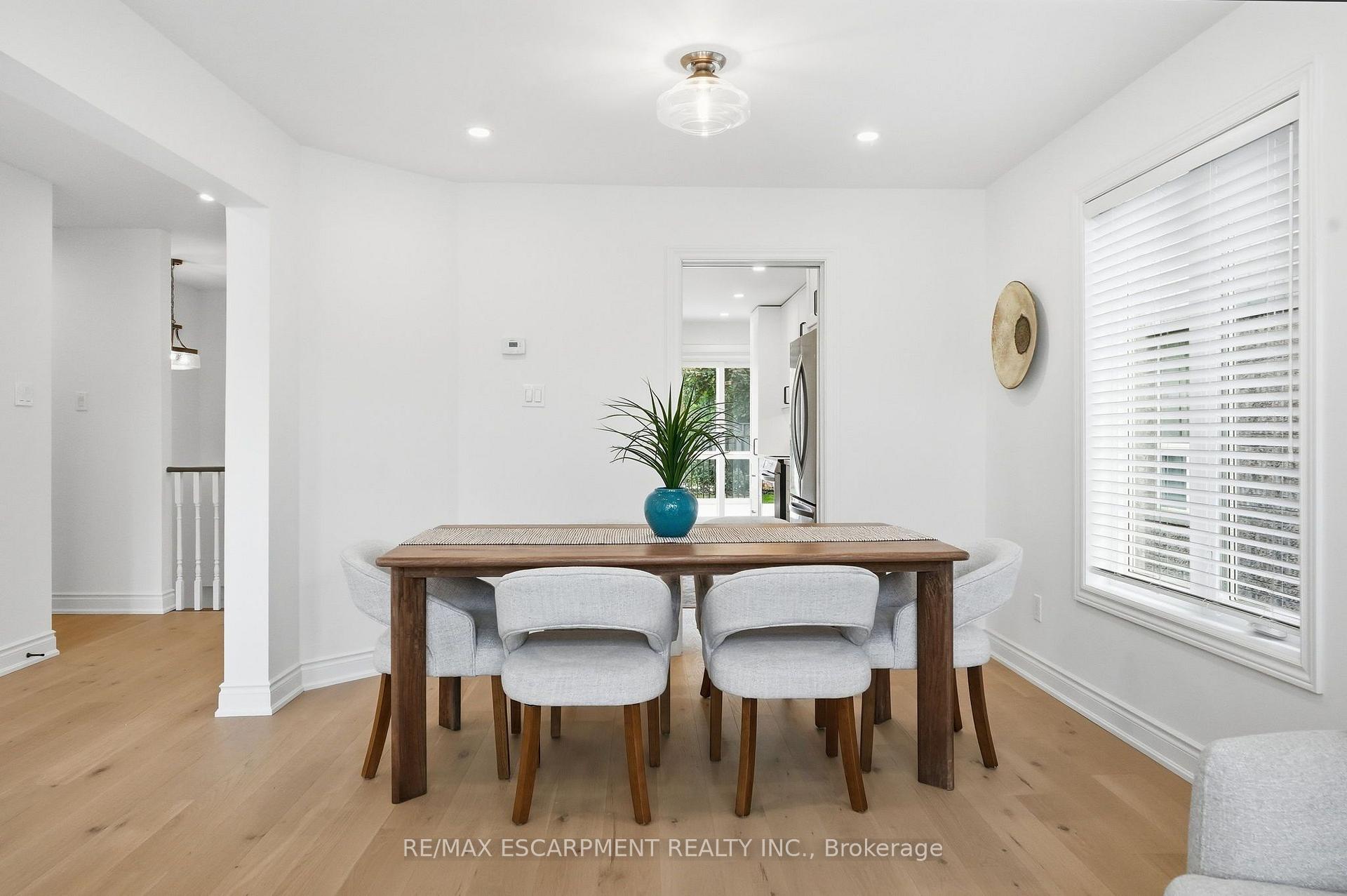 Photo 5 of 84 Riley Street, Hamilton, Waterdown — HOMEH