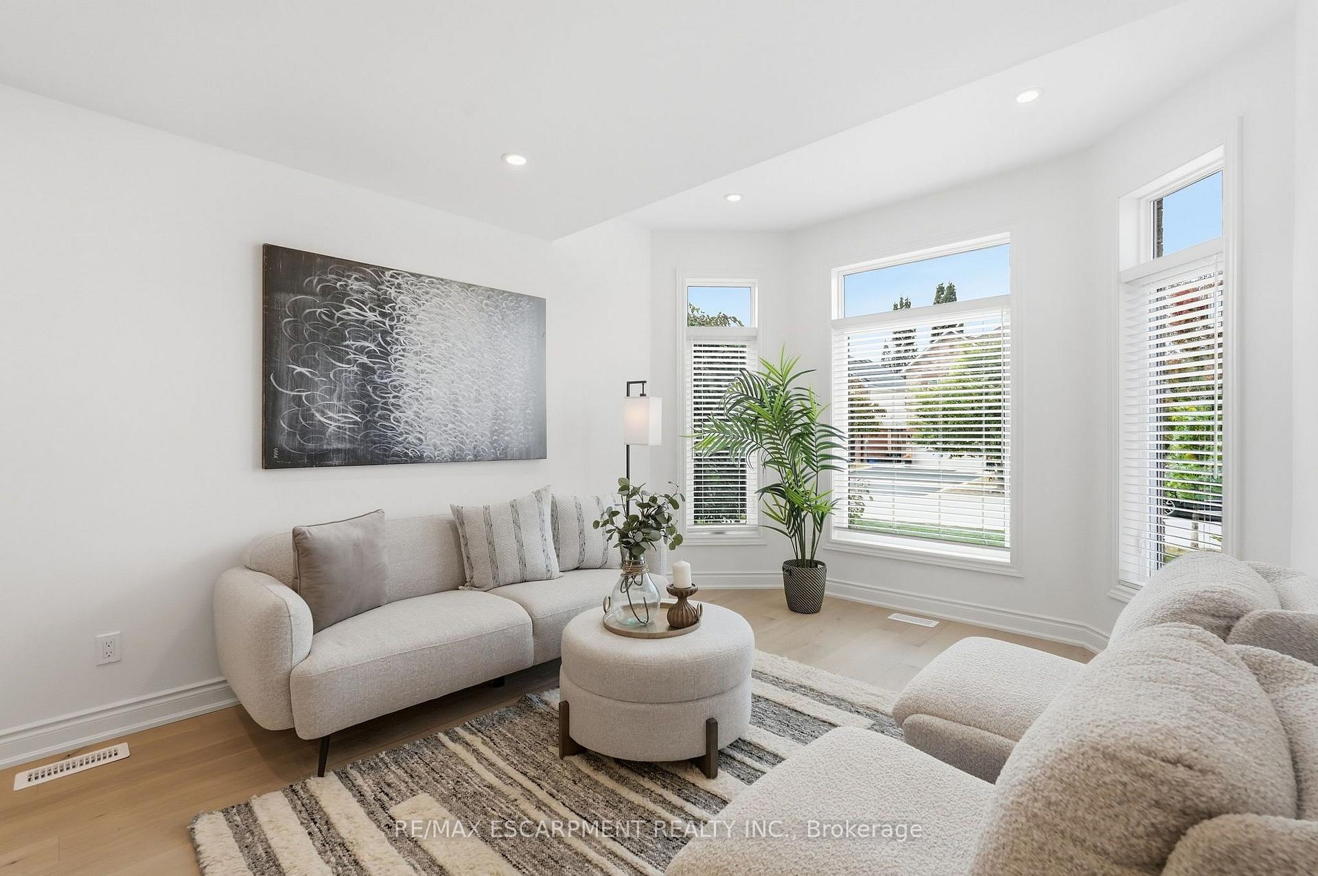 Photo 7 of 84 Riley Street, Hamilton, Waterdown — HOMEH