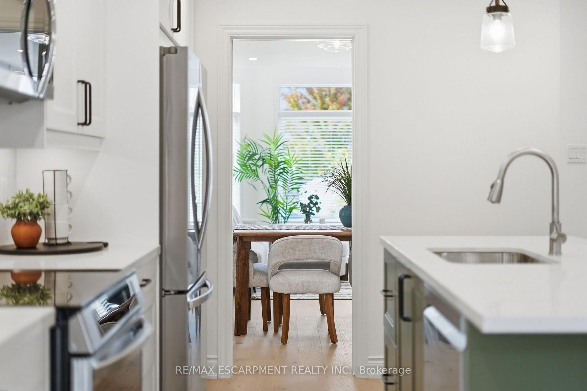 Photo 11 of 84 Riley Street, Hamilton, Waterdown — HOMEH