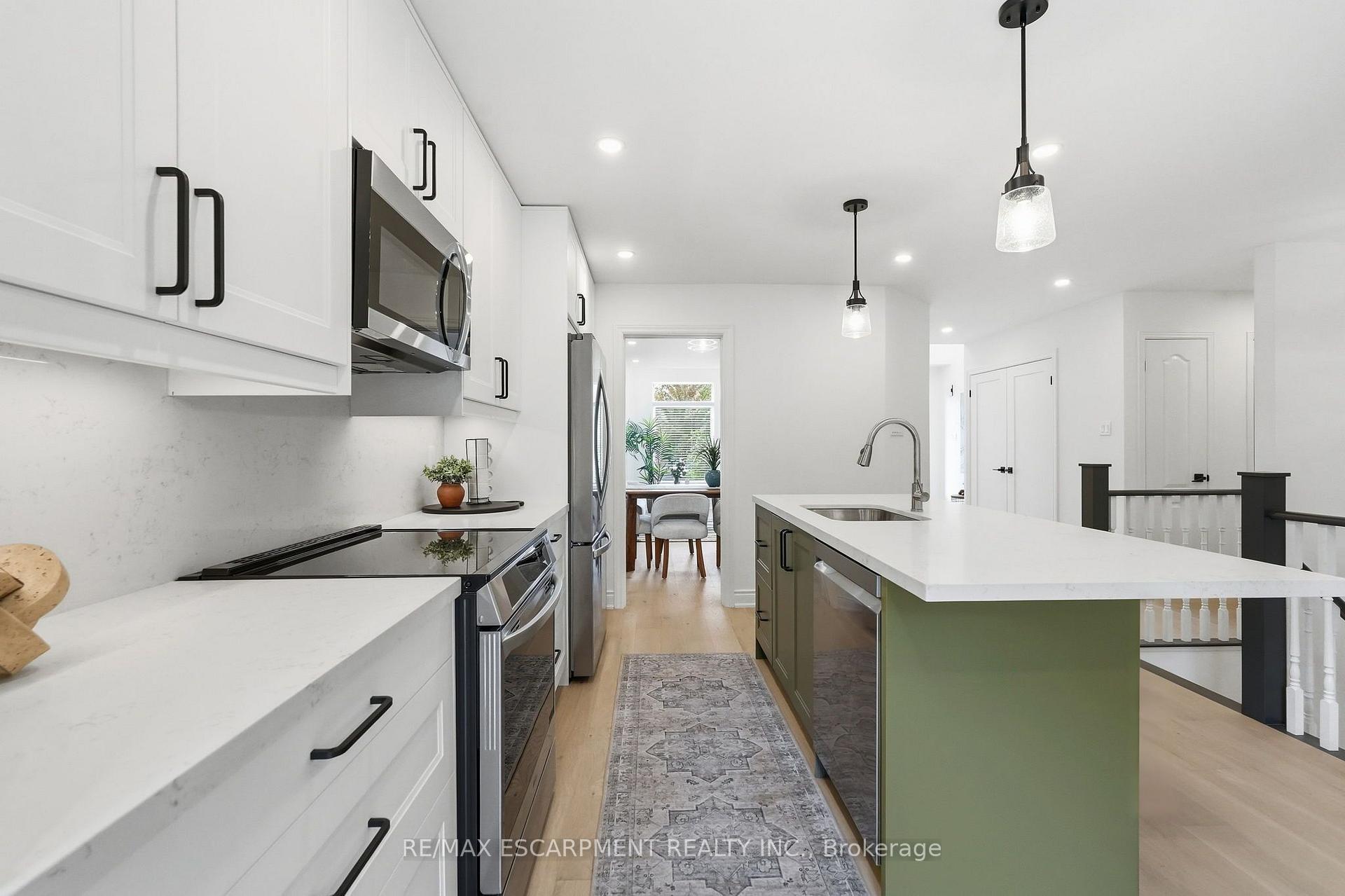 Photo 12 of 84 Riley Street, Hamilton, Waterdown — HOMEH