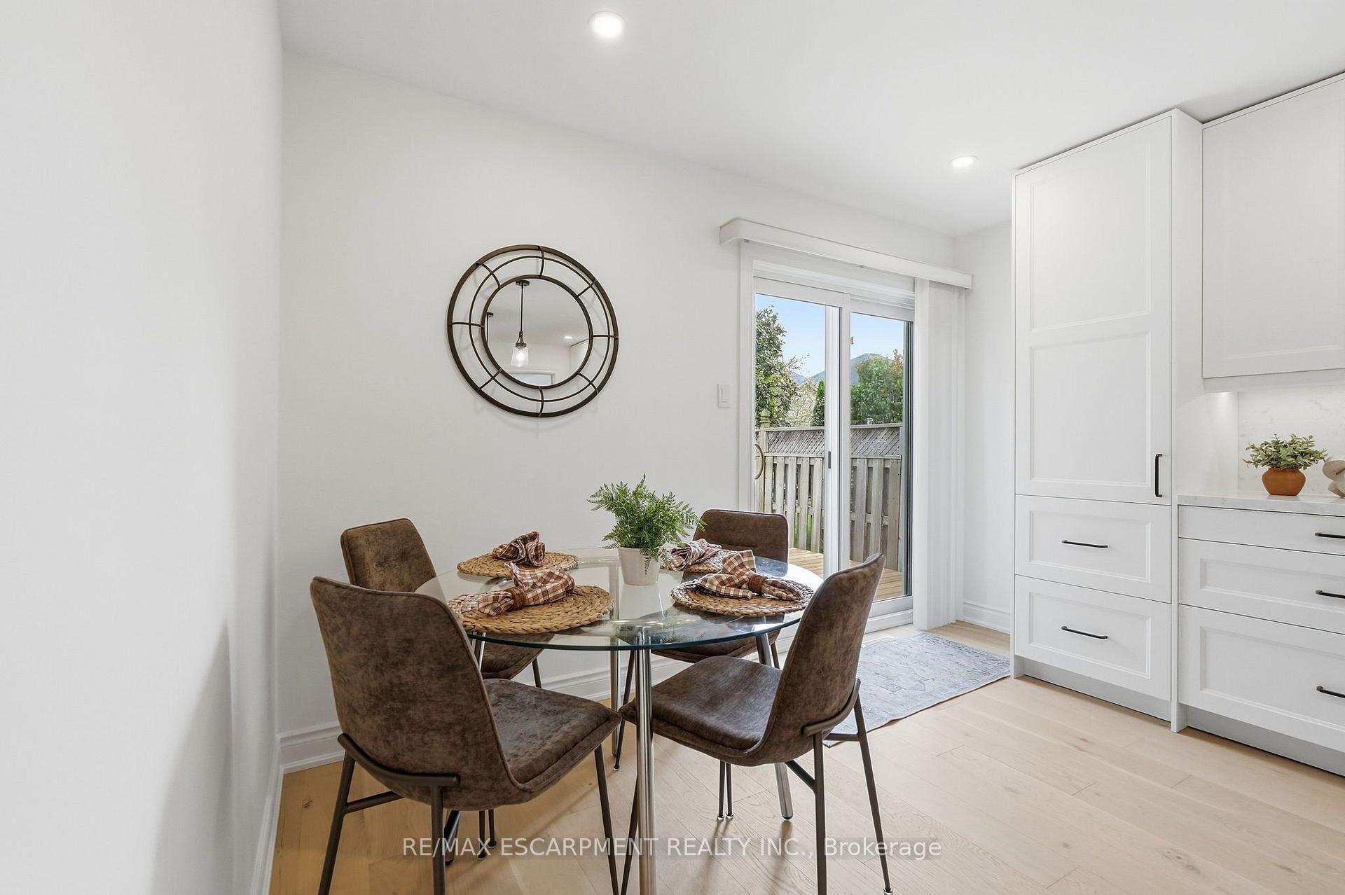 Photo 14 of 84 Riley Street, Hamilton, Waterdown — HOMEH