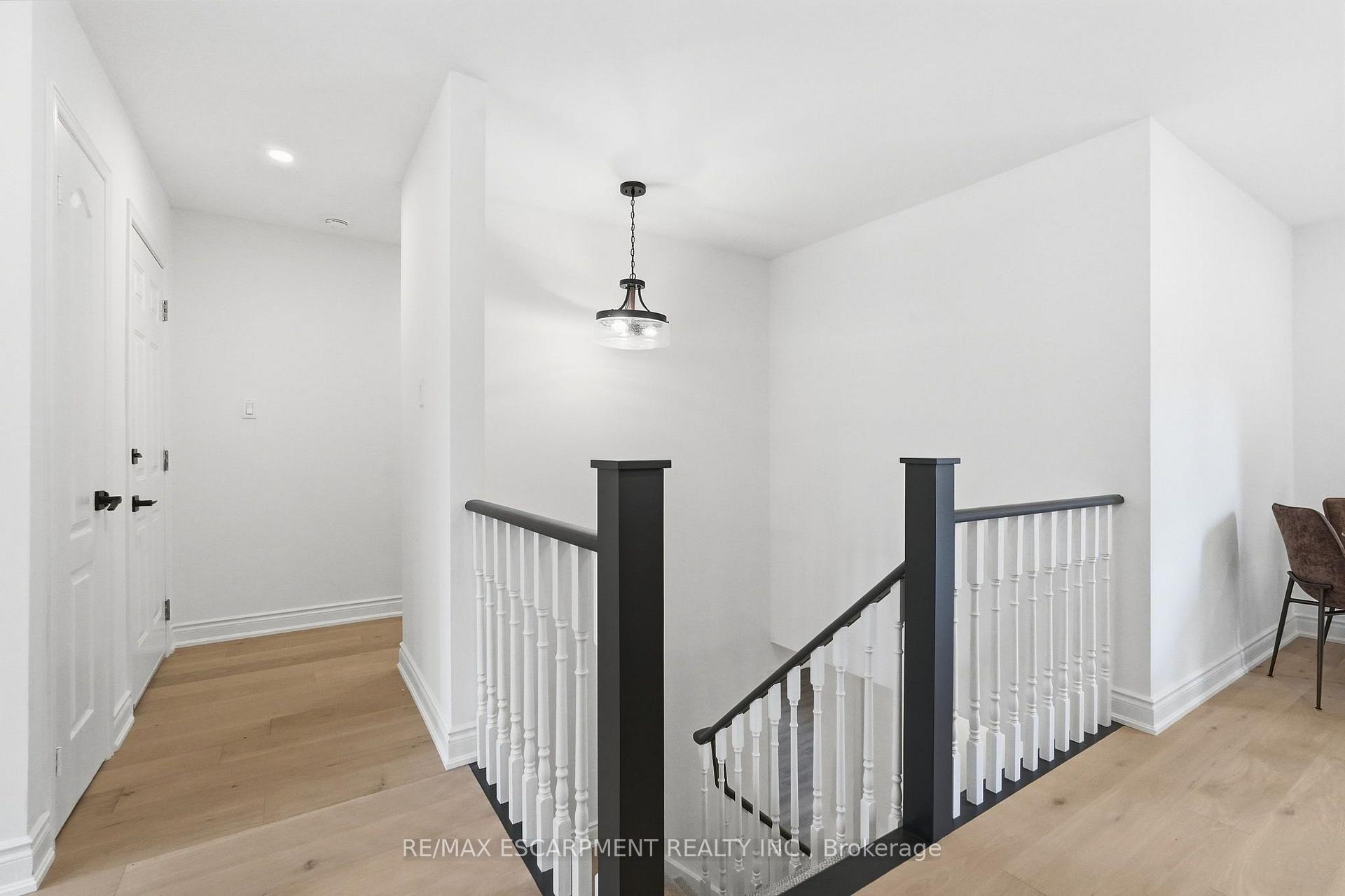 Photo 16 of 84 Riley Street, Hamilton, Waterdown — HOMEH