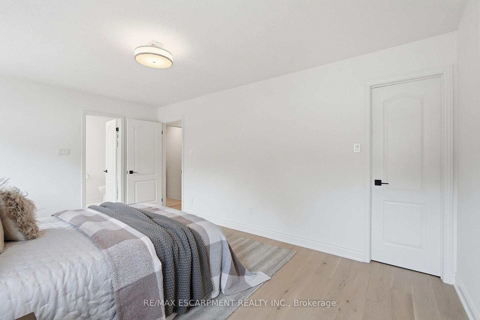 Photo 18 of 84 Riley Street, Hamilton, Waterdown — HOMEH