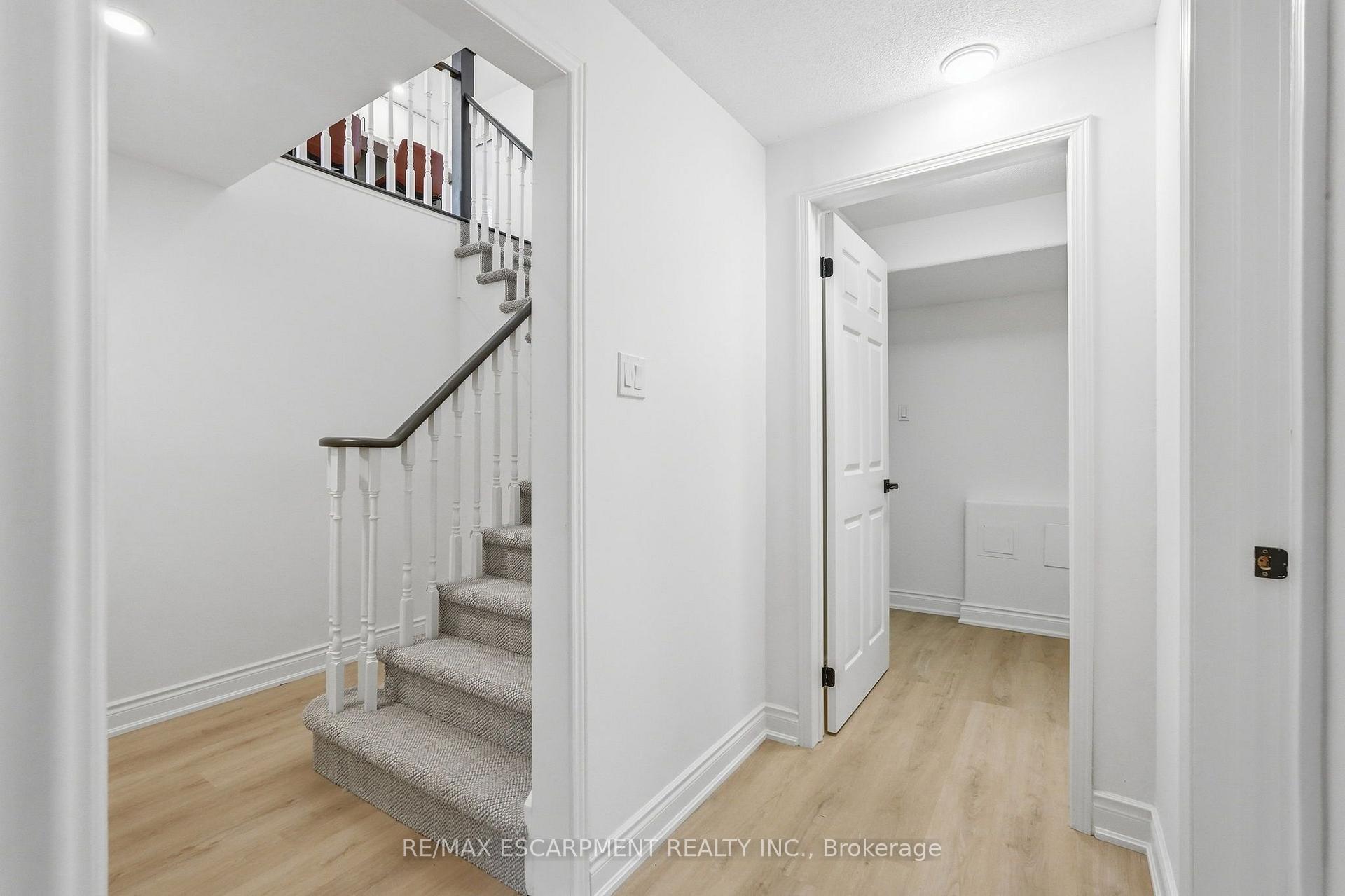 Photo 25 of 84 Riley Street, Hamilton, Waterdown — HOMEH