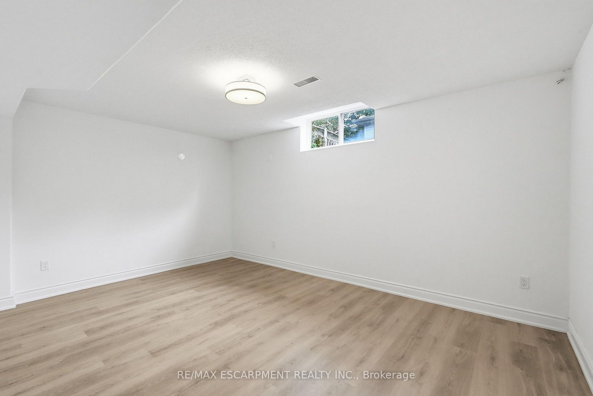 Photo 26 of 84 Riley Street, Hamilton, Waterdown — HOMEH