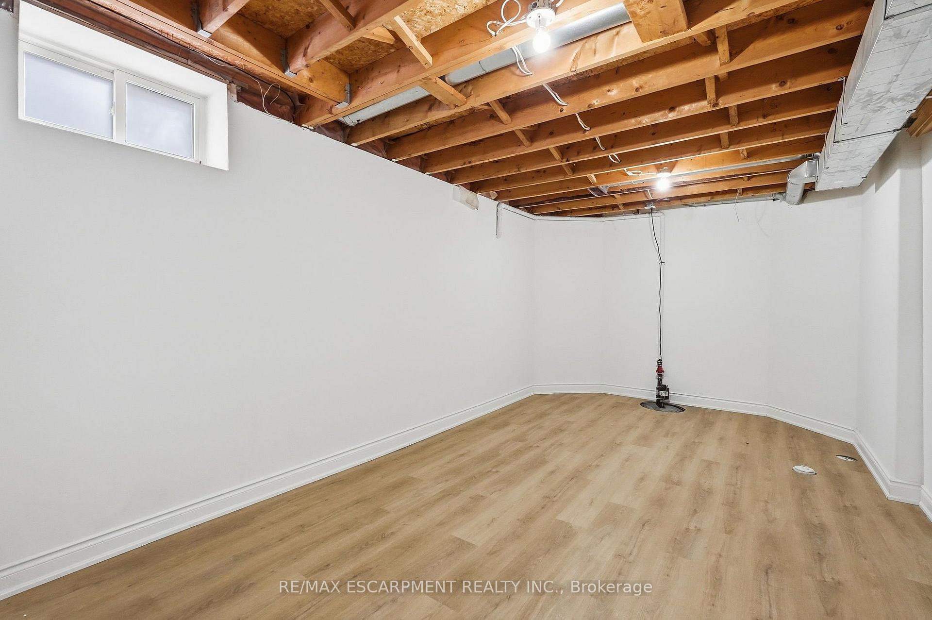 Photo 32 of 84 Riley Street, Hamilton, Waterdown — HOMEH